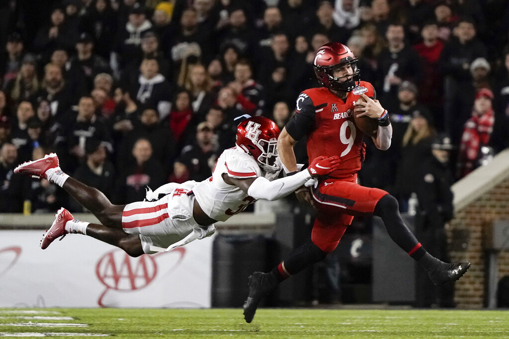 Cincinnati QB Desmond Ridder runs 40-yard dash