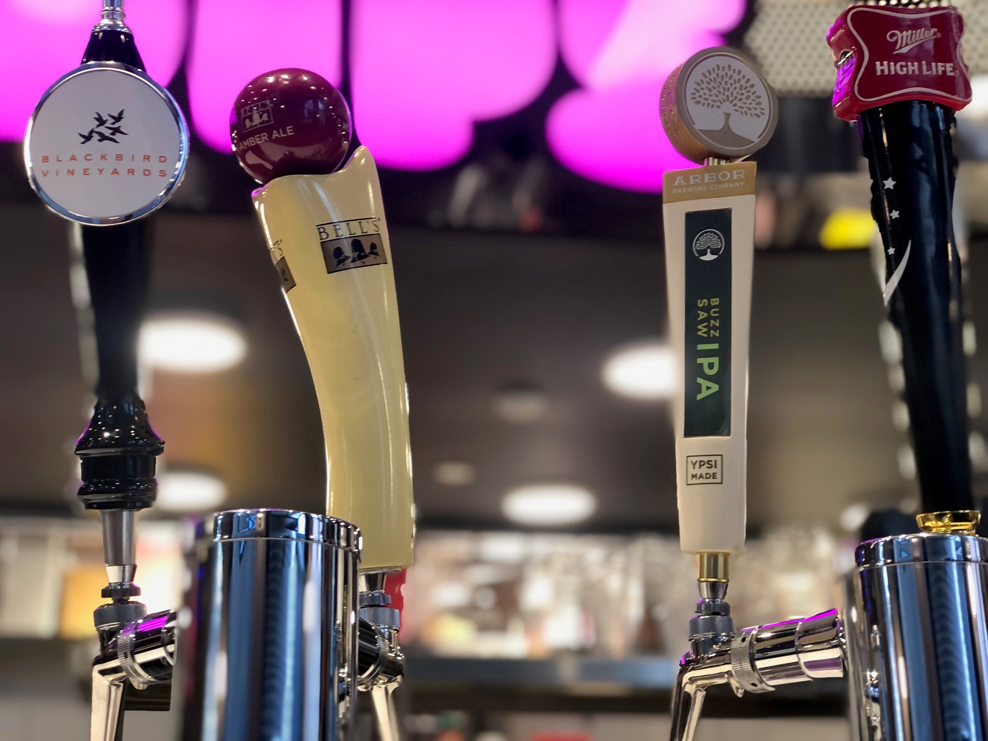 Mister Dips burgers and shakes opens in Detroit