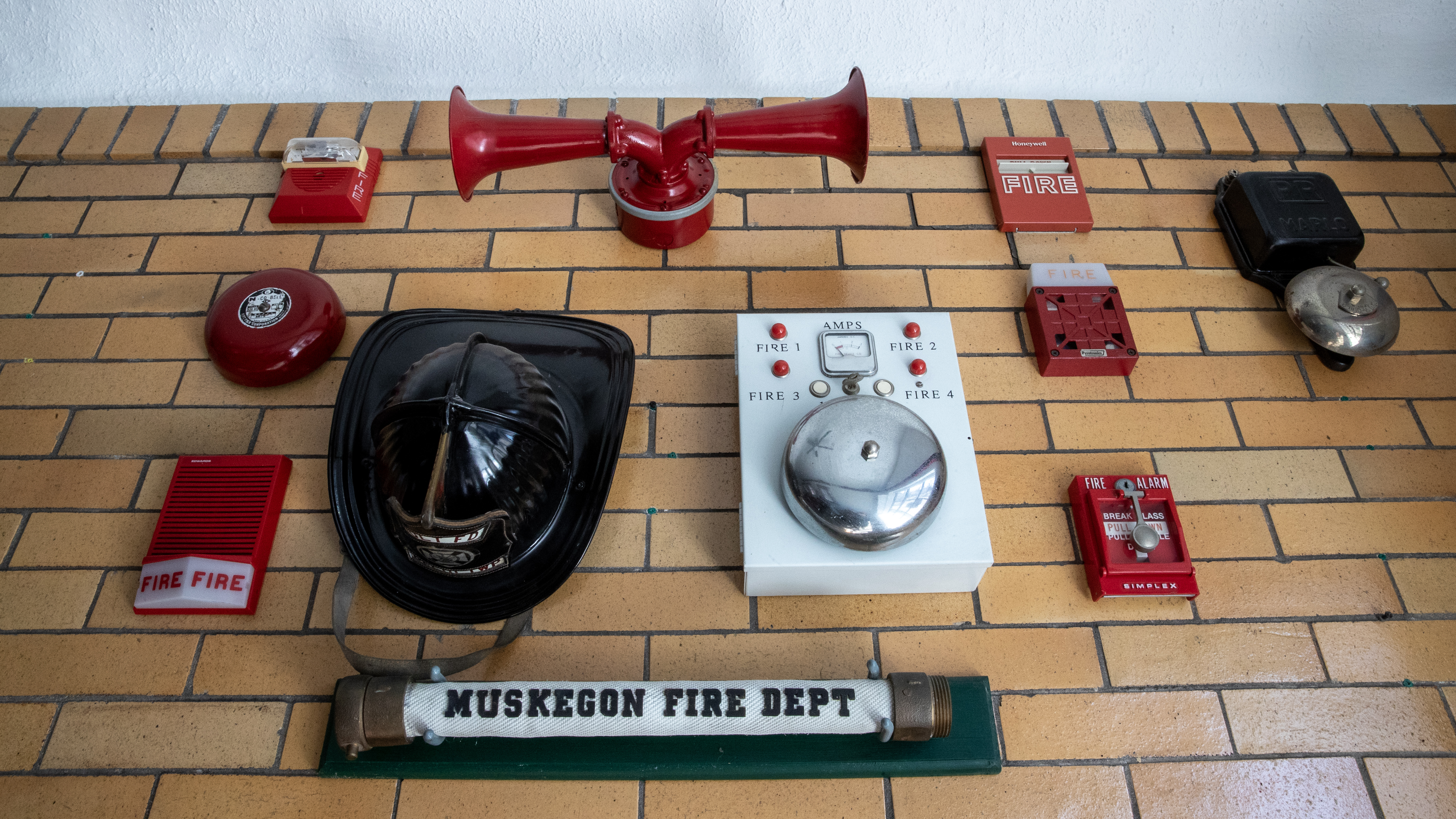 国内帯付FIREHOUSE CD6枚 Engine House No. 6 (Columbus, Ohio) - Wikipedia