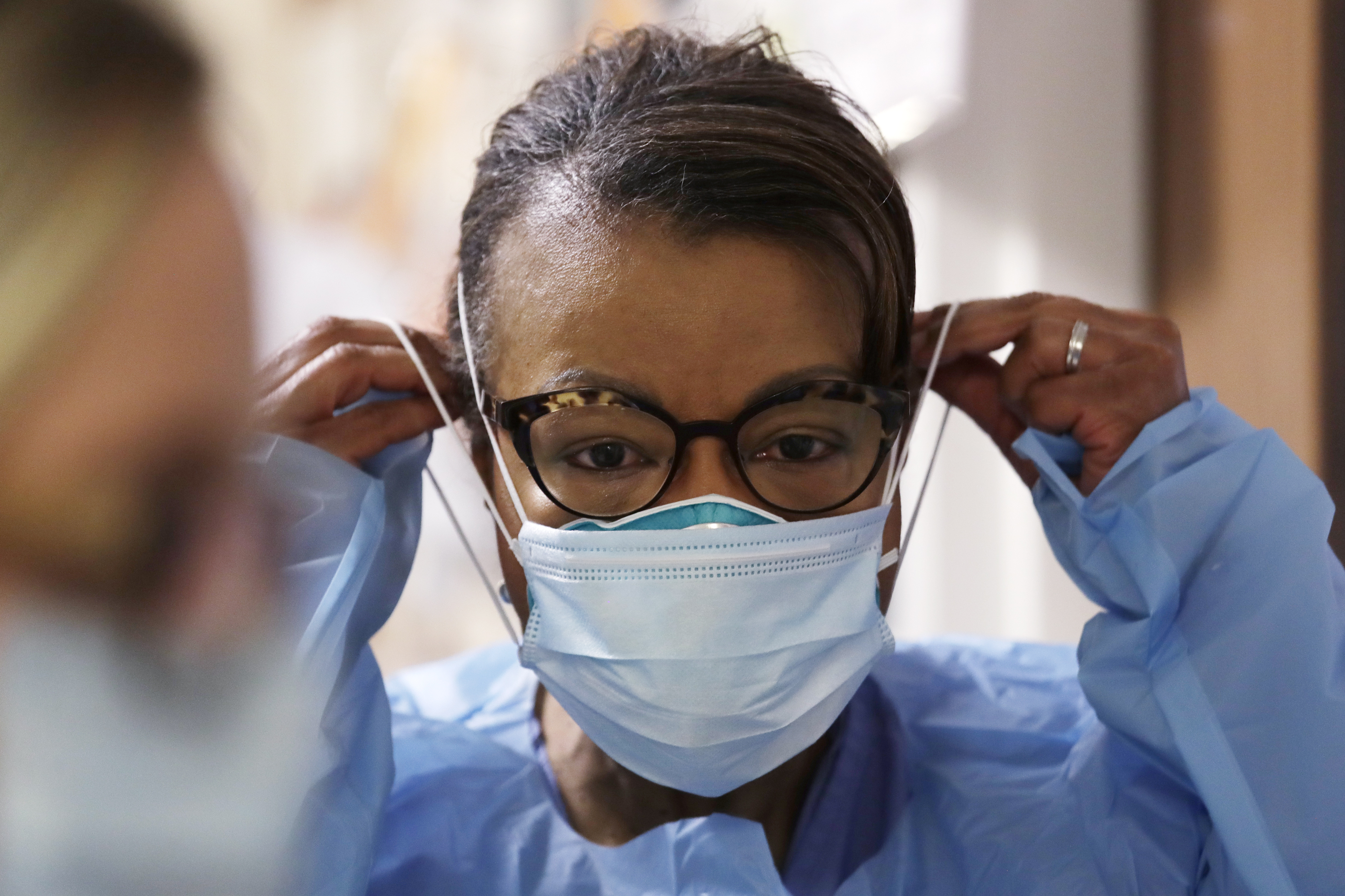 In einigen Krankenhäusern in New Jersey sind Maskenpflichten wieder auferstanden, da Fälle von Coronavirus, Influenza und Respiratory-Syncytial-Virus zunehmen