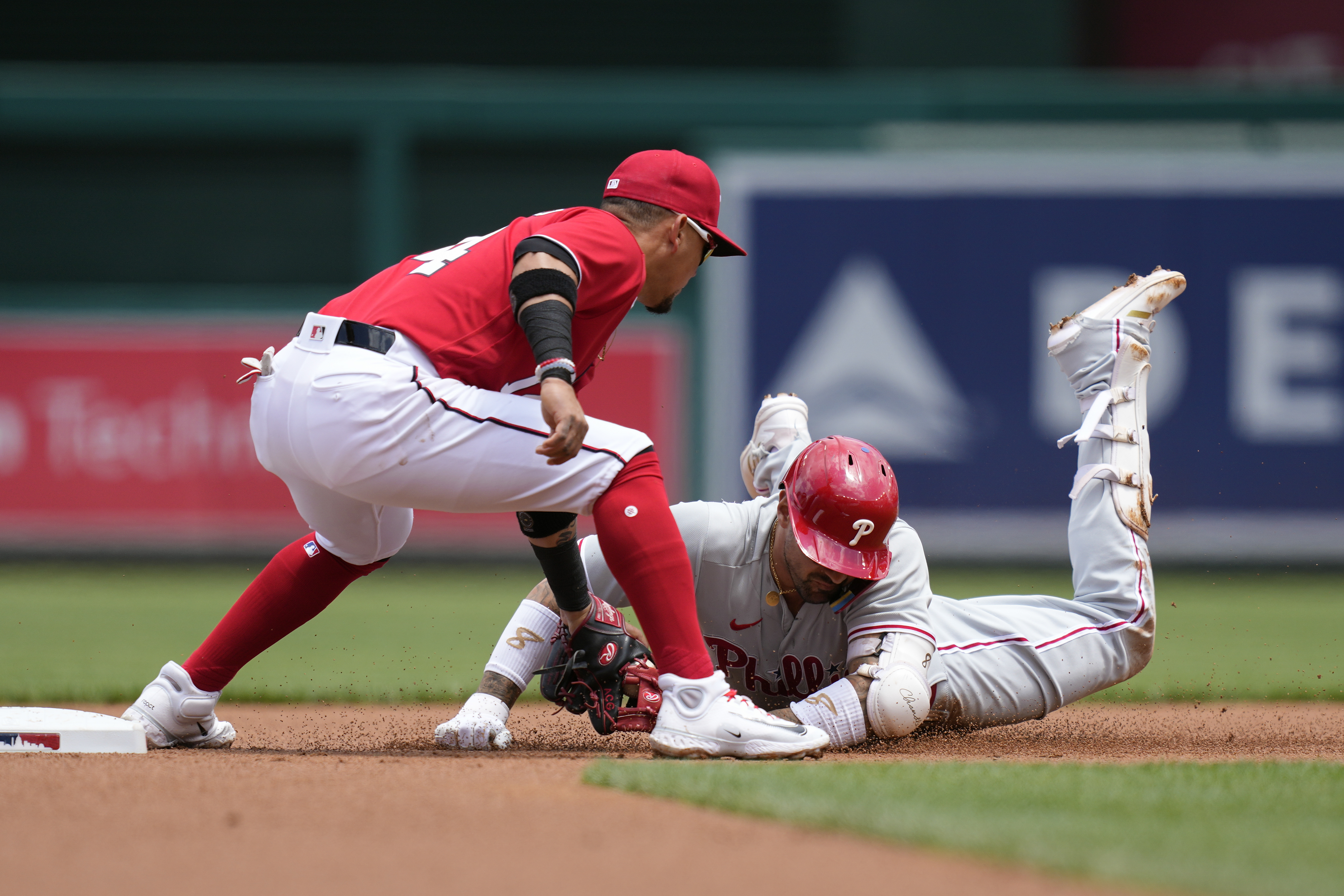 Phils win last two of road trip