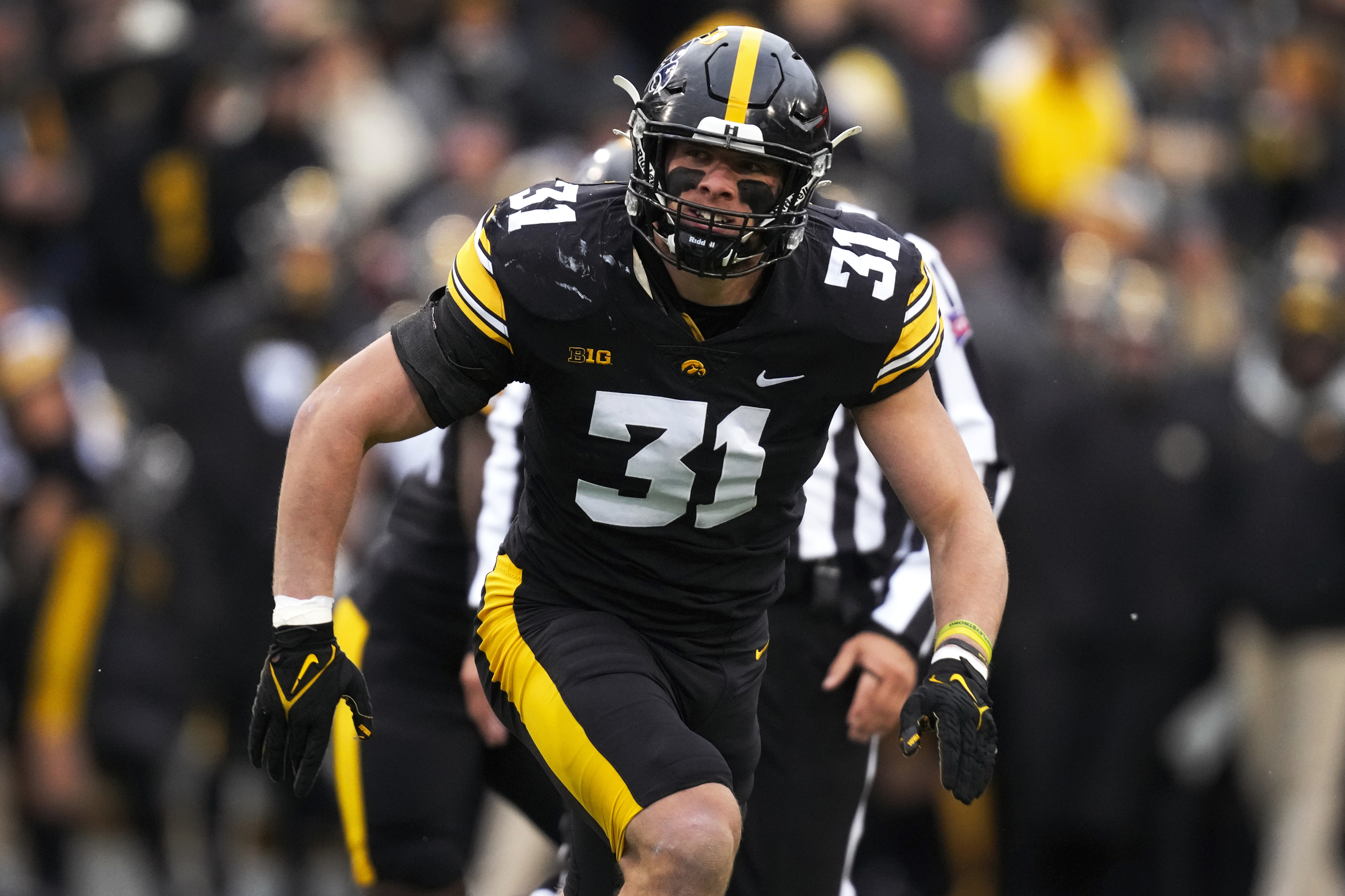 On3 on X: The Detriot Lions select Iowa LB Jack Campbell with the 18th  pick in the 2023 NFL Draft🔥  / X