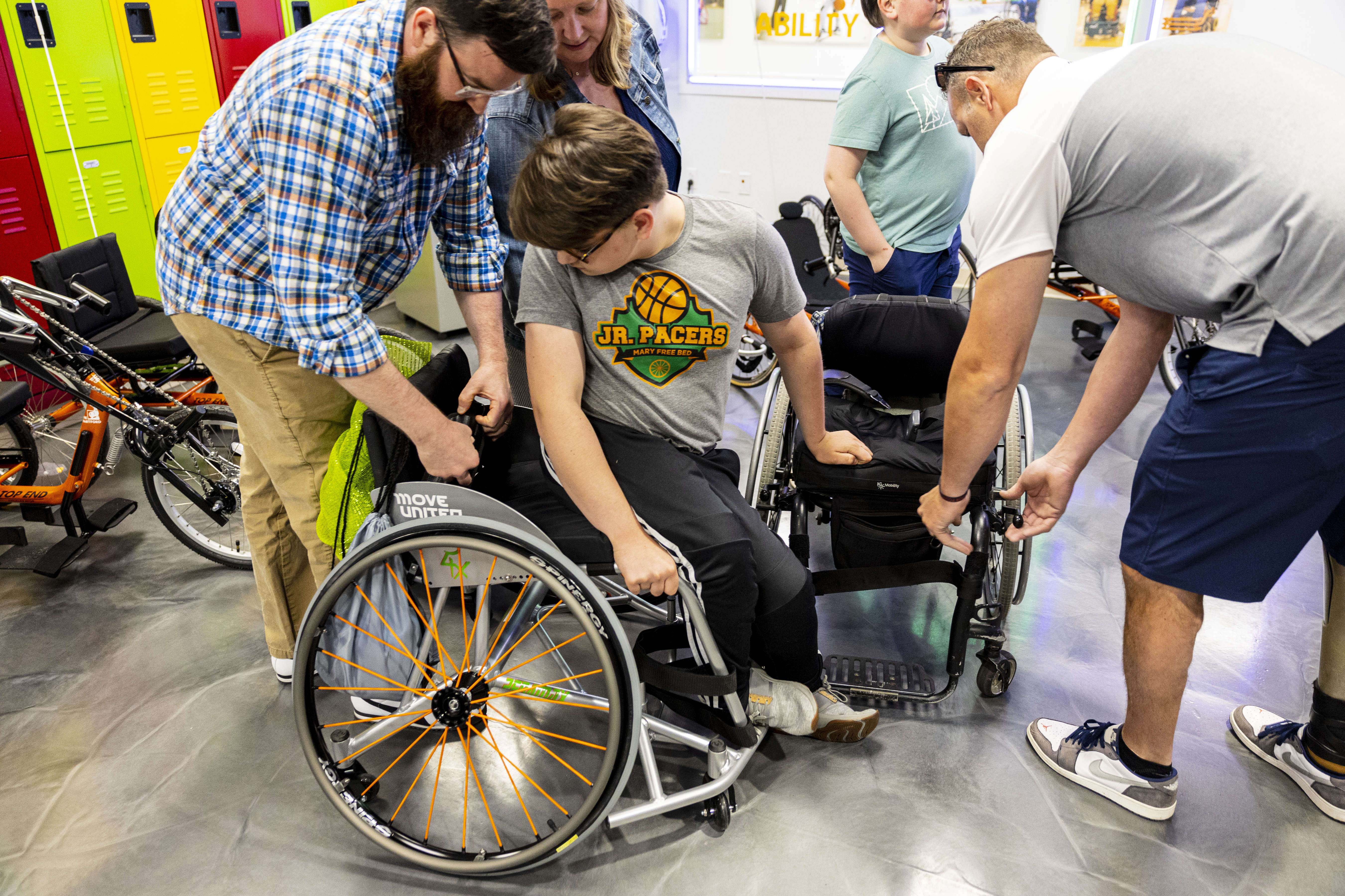 Kalamazoo teen receives new sports wheelchair at Mary Free Bed 