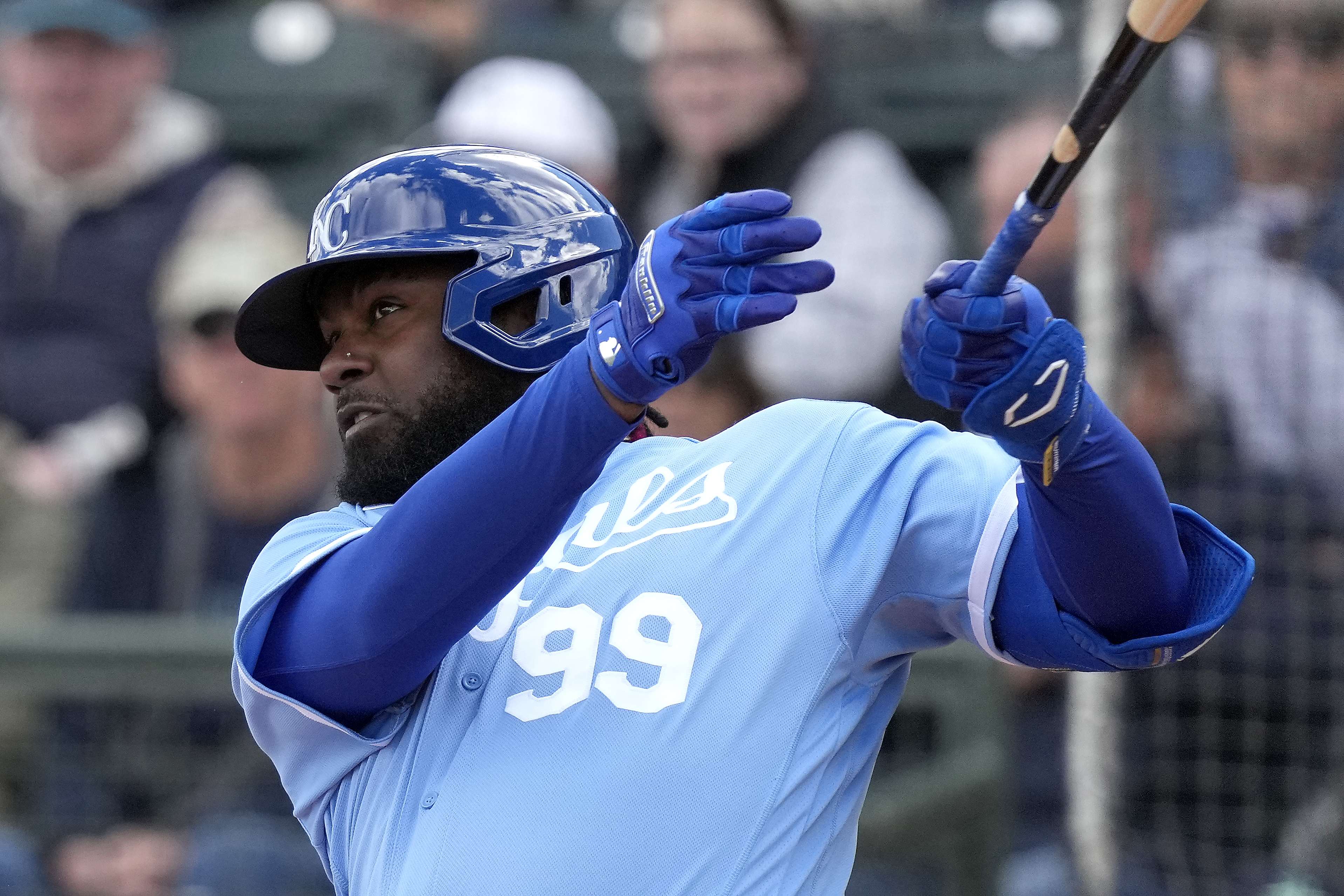 Royals add Franmil Reyes on minor-league deal