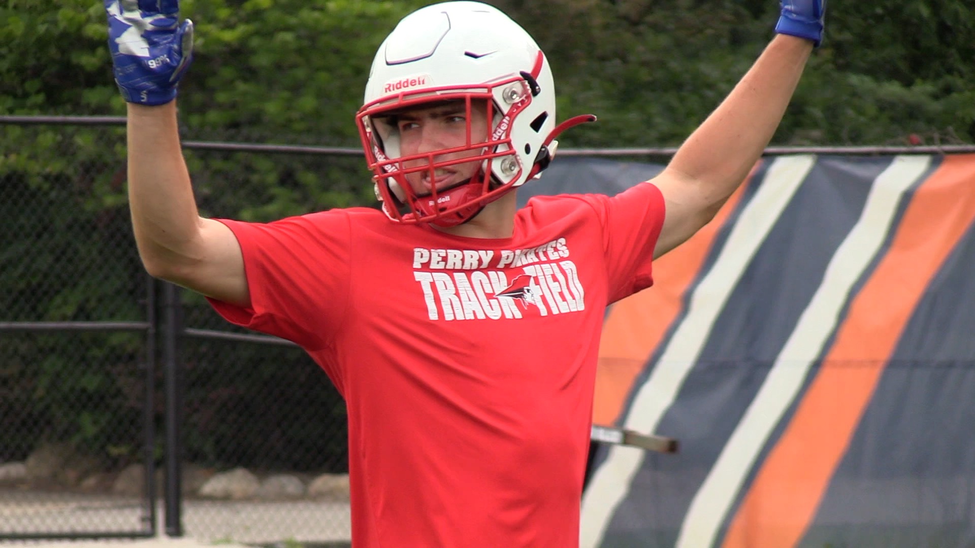 Shaker Heights vs. Mentor football: Cardinals QB Scotty Fox's 6 TDs lead  GCC win over Red Raiders 