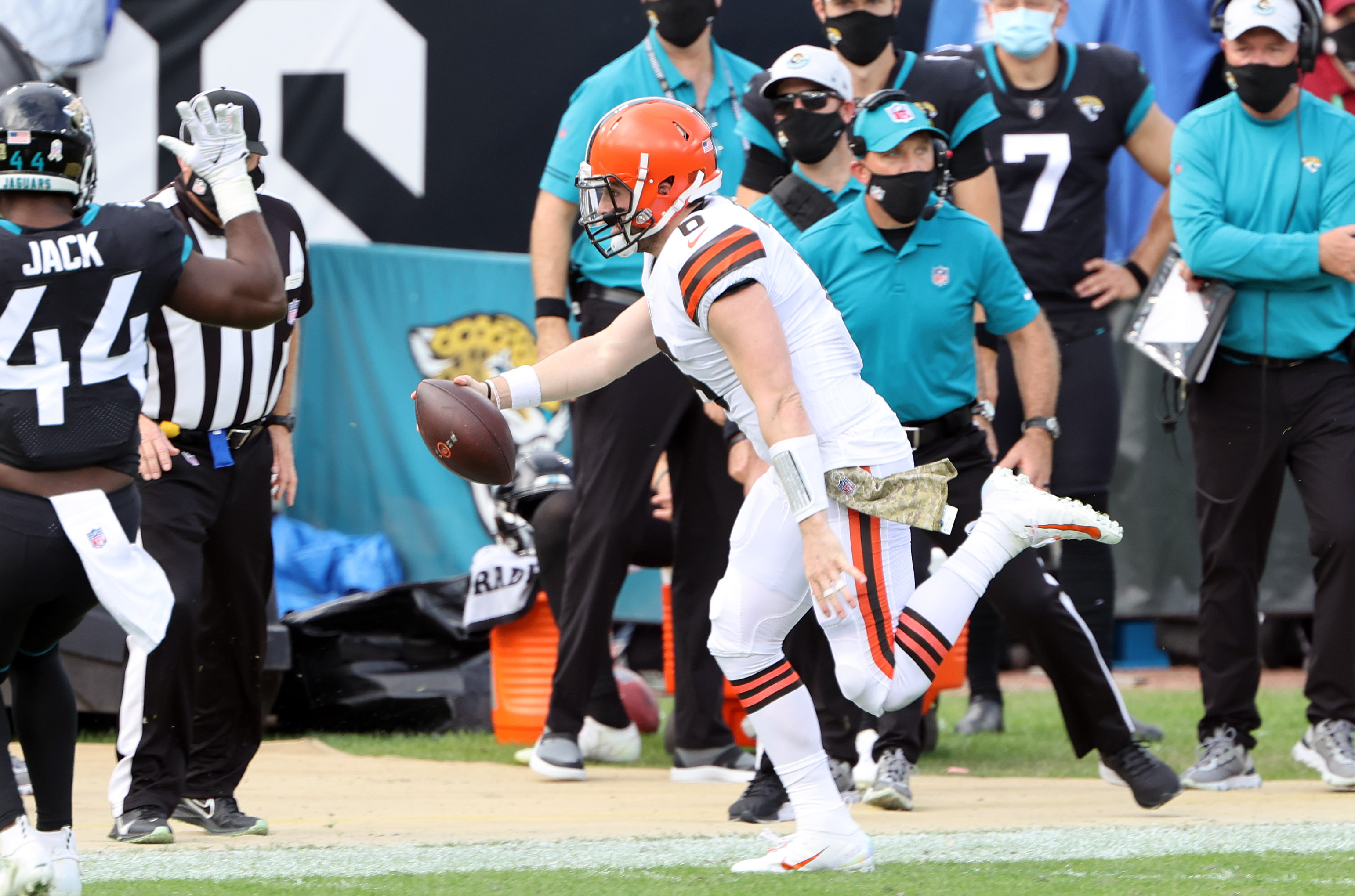 Photo: Cleveland Browns compete against the Jacksonville Jaguars