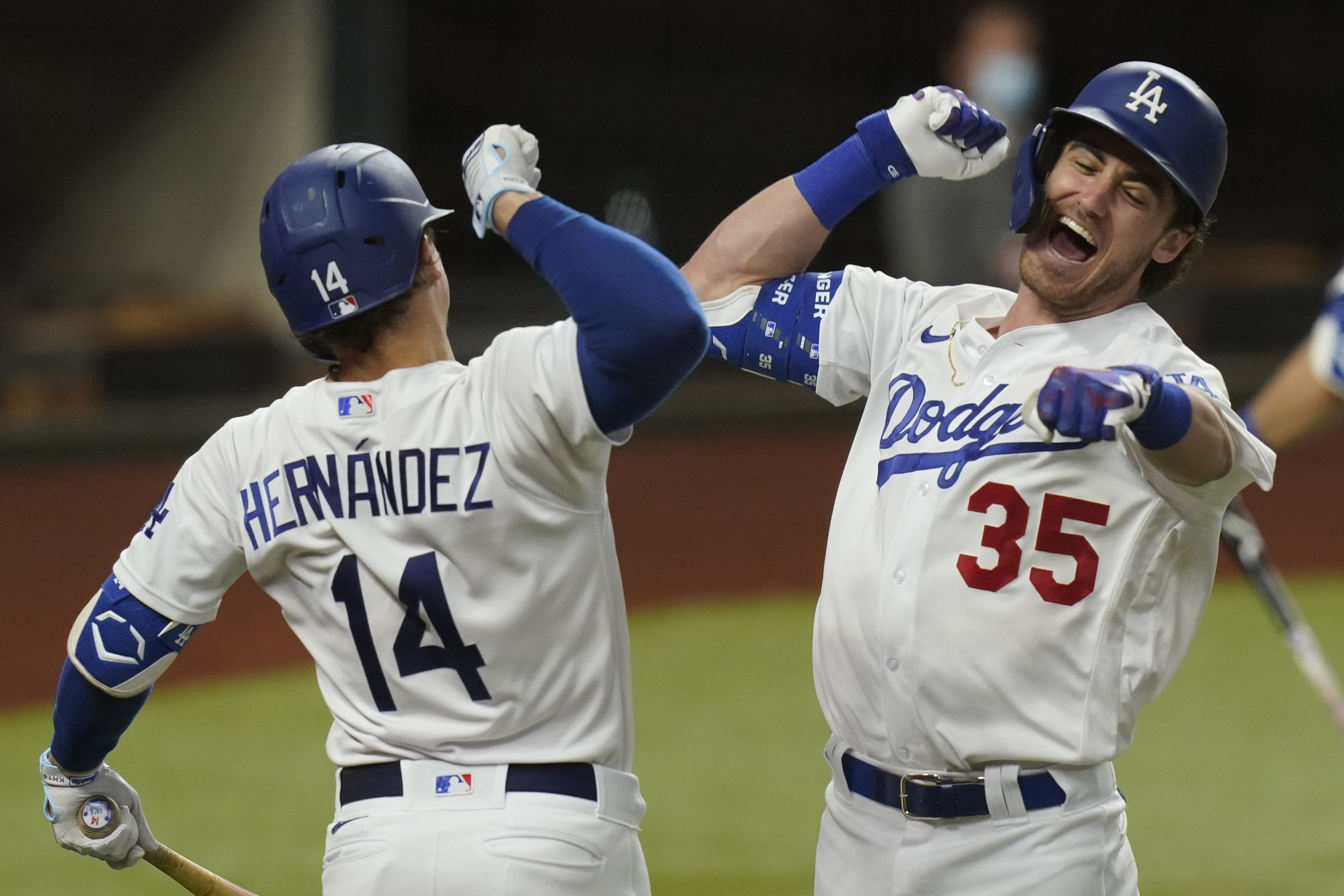 Dodgers' Cody Bellinger dislocates shoulder while celebrating