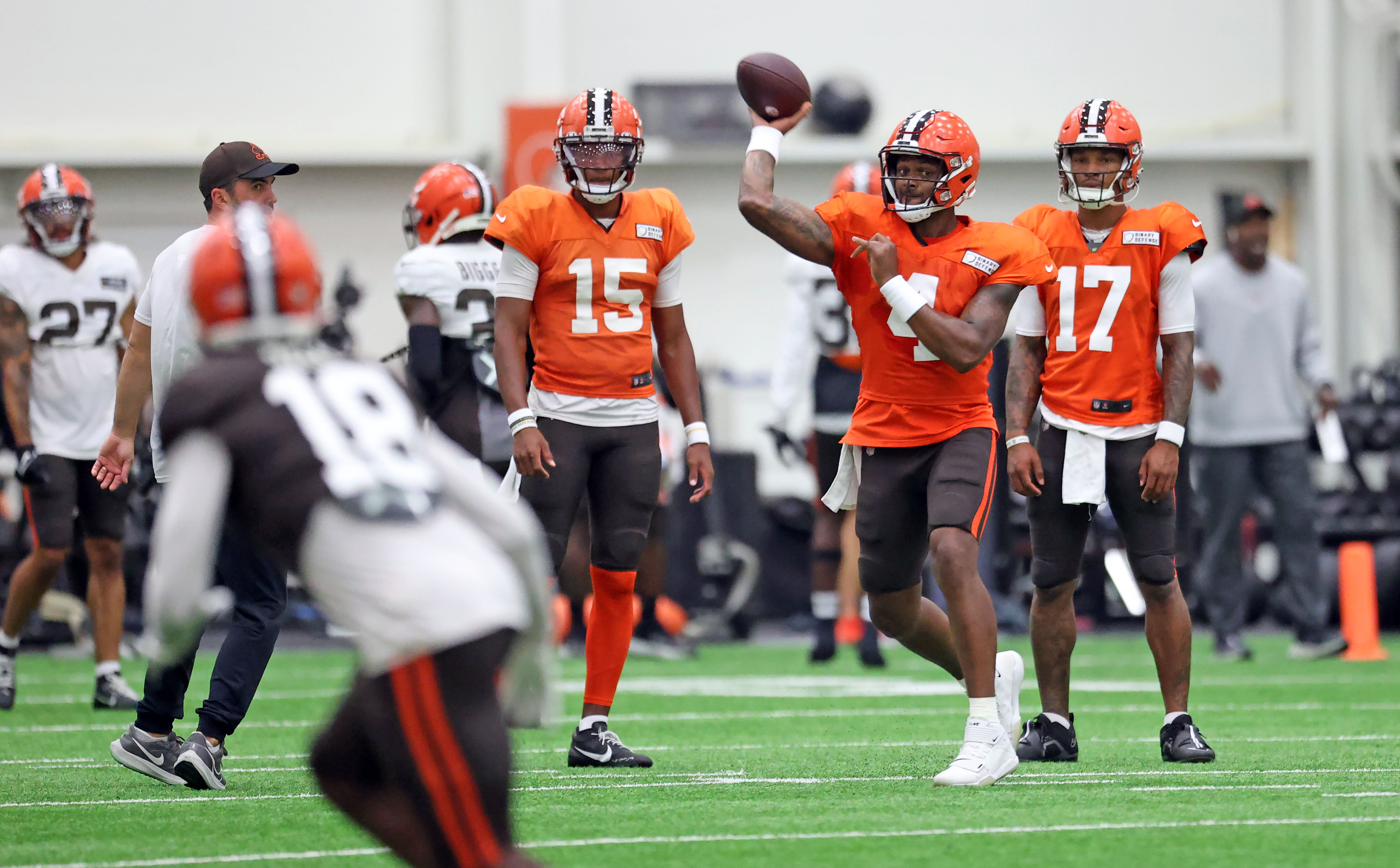 Browns third-string QB Josh Dobbs shows off athleticism, calmness