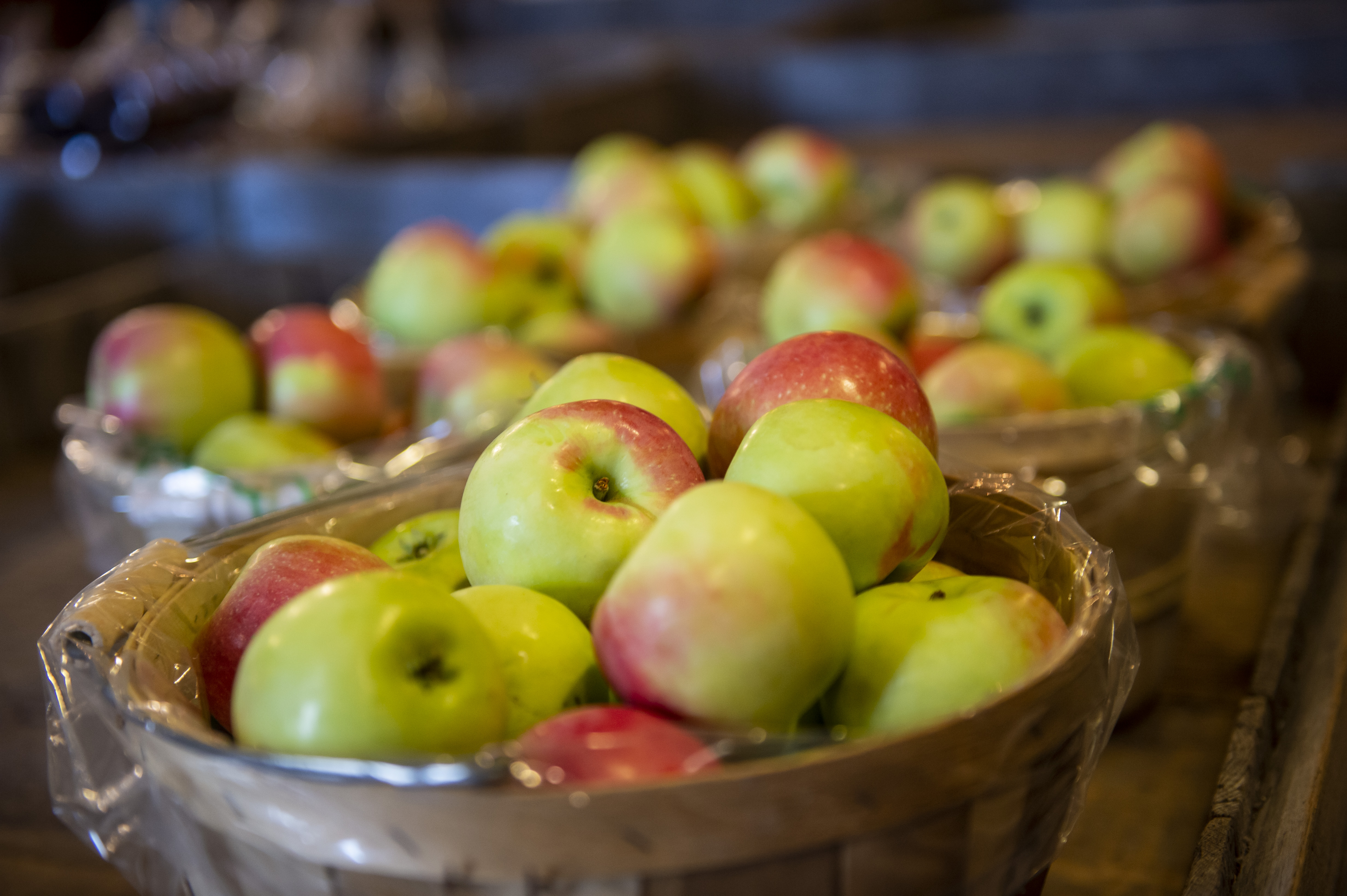 Honeycrisp Apple Box - Fresh Michigan-Grown Apples Delivered