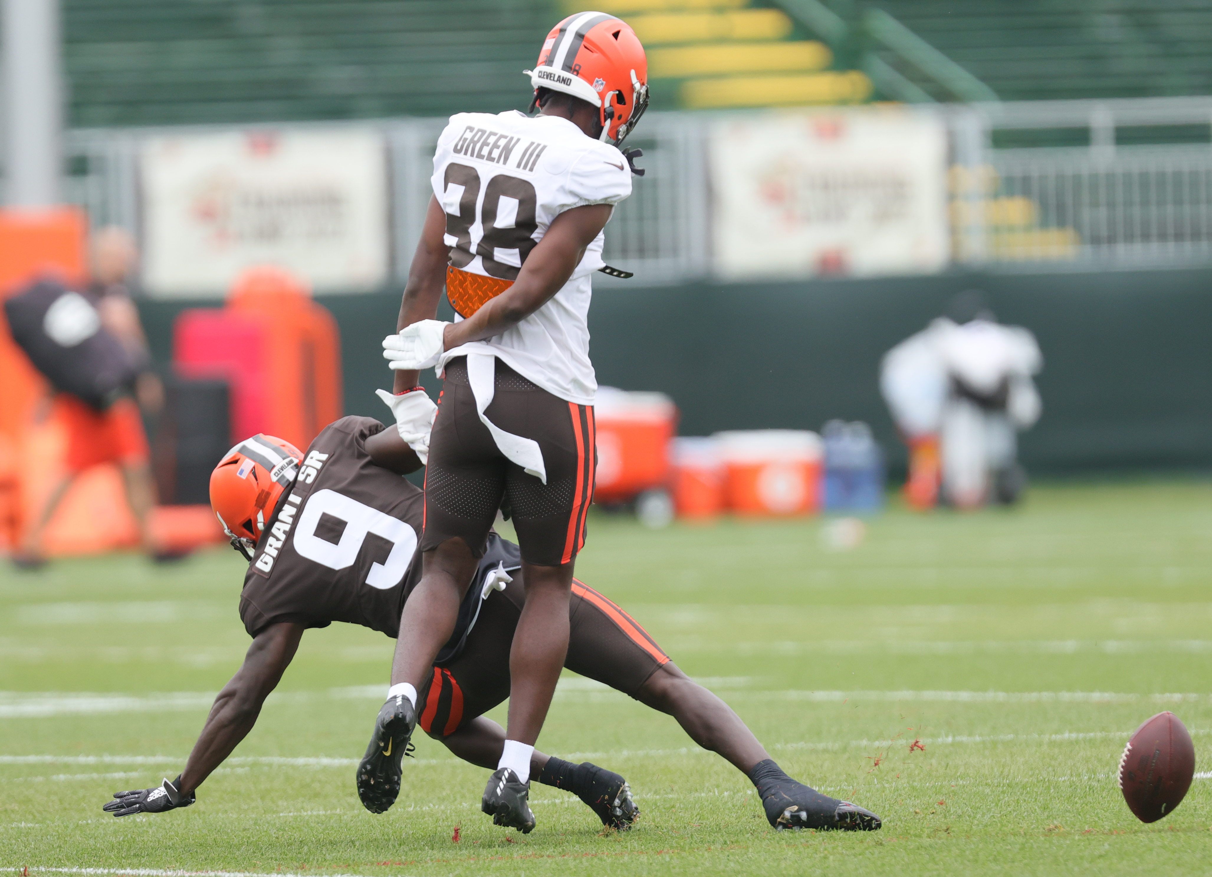 Cleveland Browns WR Jakeem Grant suffers injury on opening kickoff of  preseason game - The Mirror US