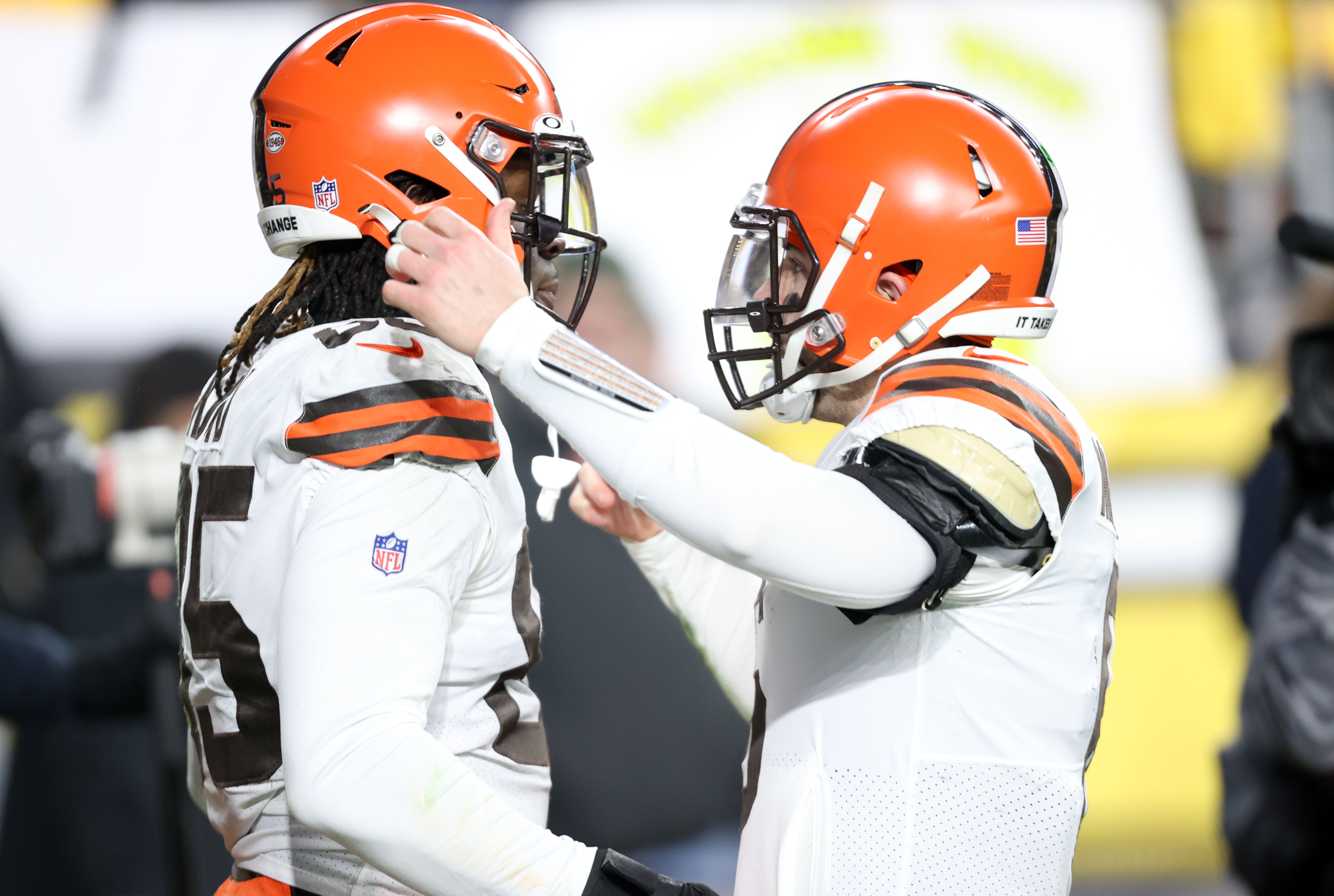 Report: Browns' Baker Mayfield has fractured humerus plus torn labrum –  News-Herald