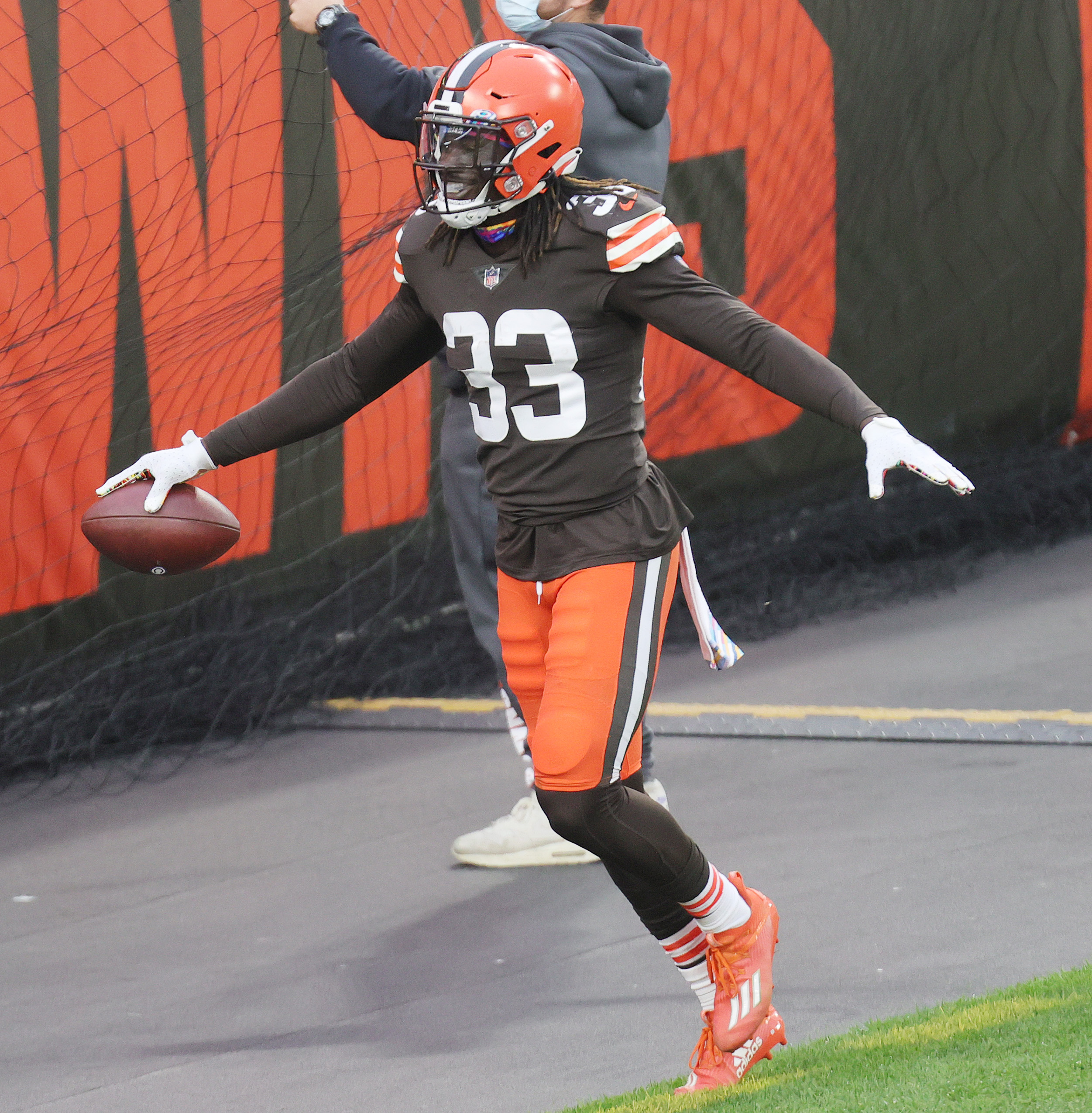 Browns get big plays from unexpected places in win over Colts