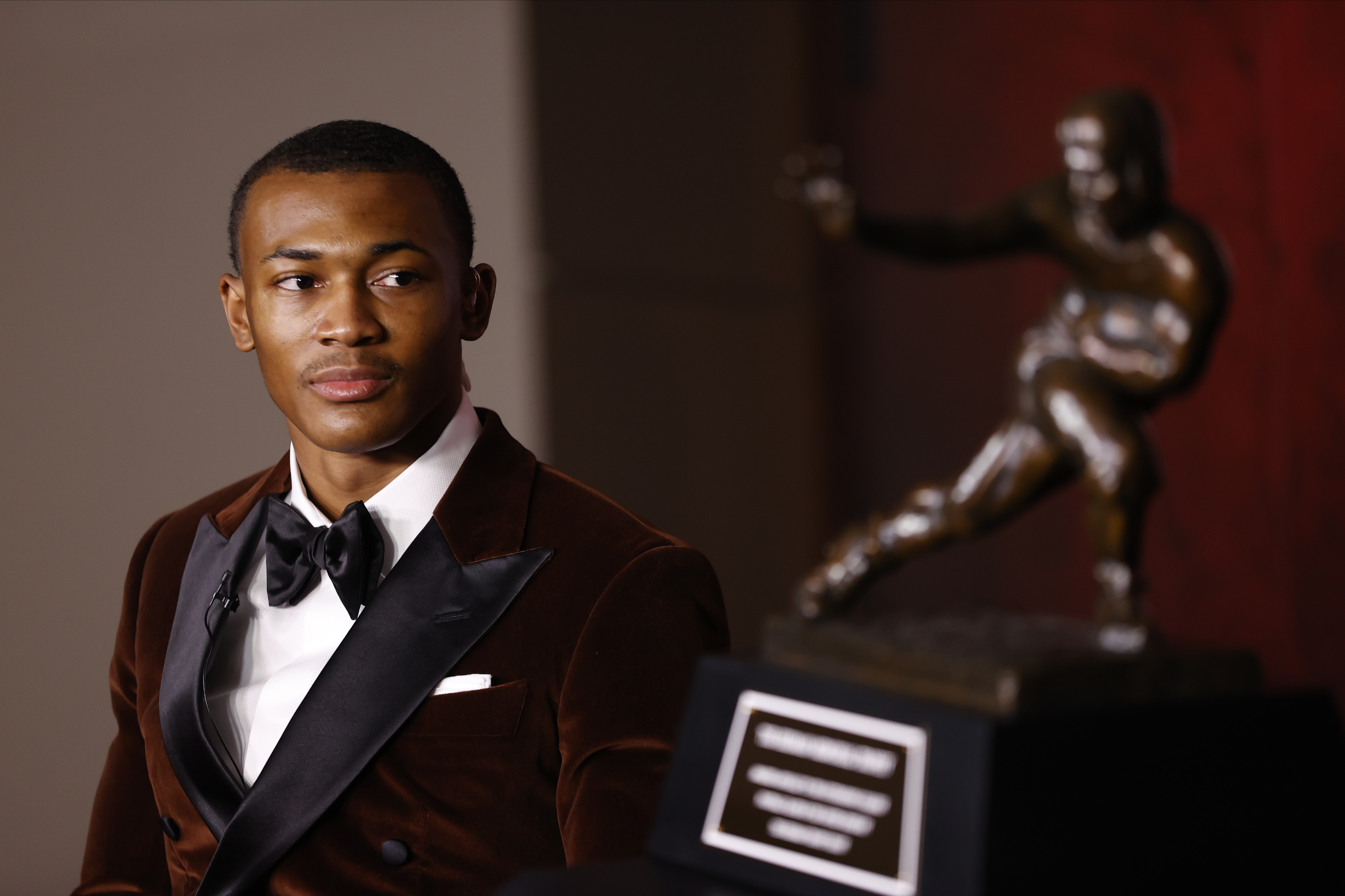 Alabama's DeVonta Smith becomes 1st WR to win Heisman in 29 years