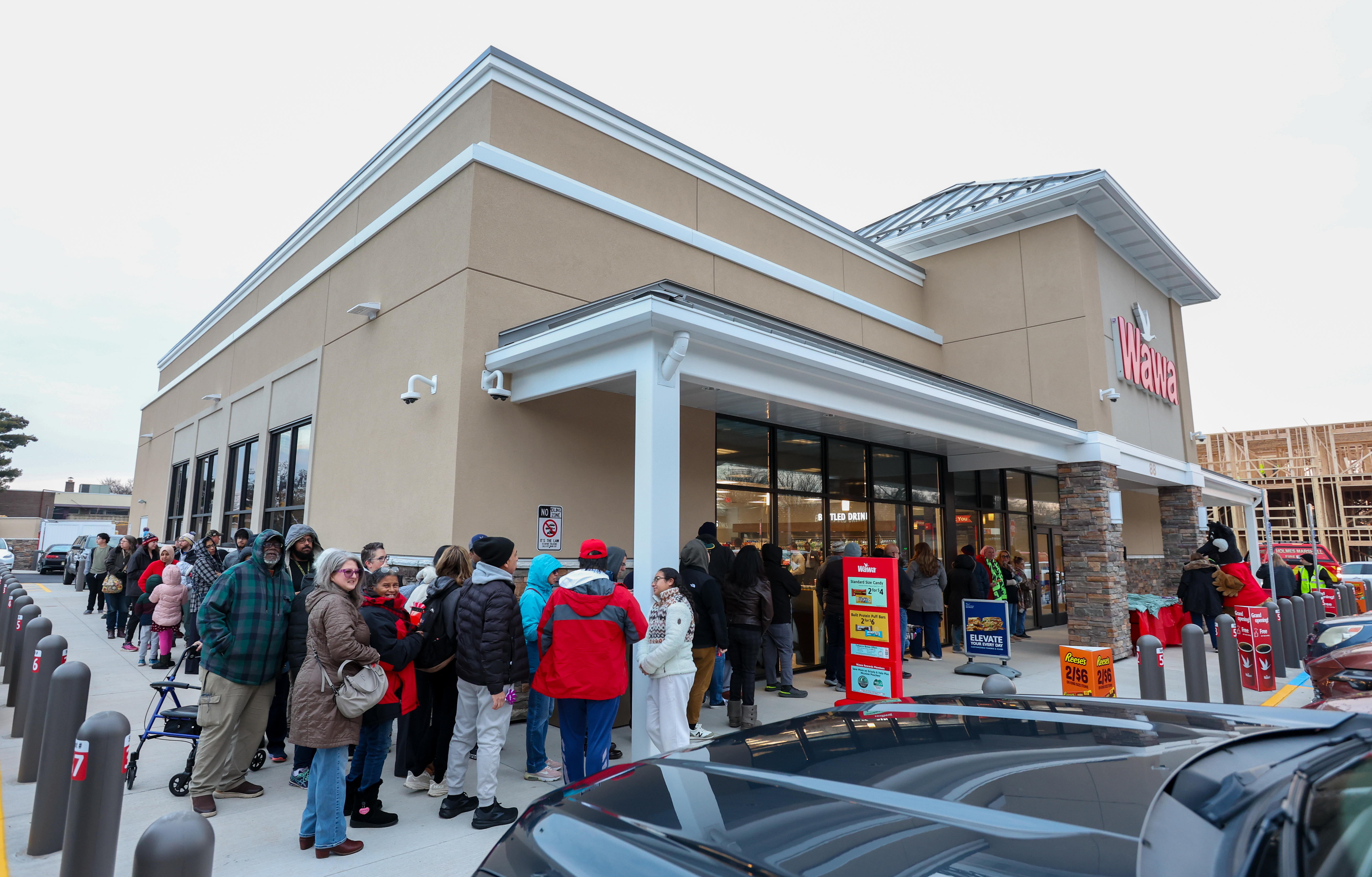 New Wawa in N.J. town draws big crowd on opening day. Get free