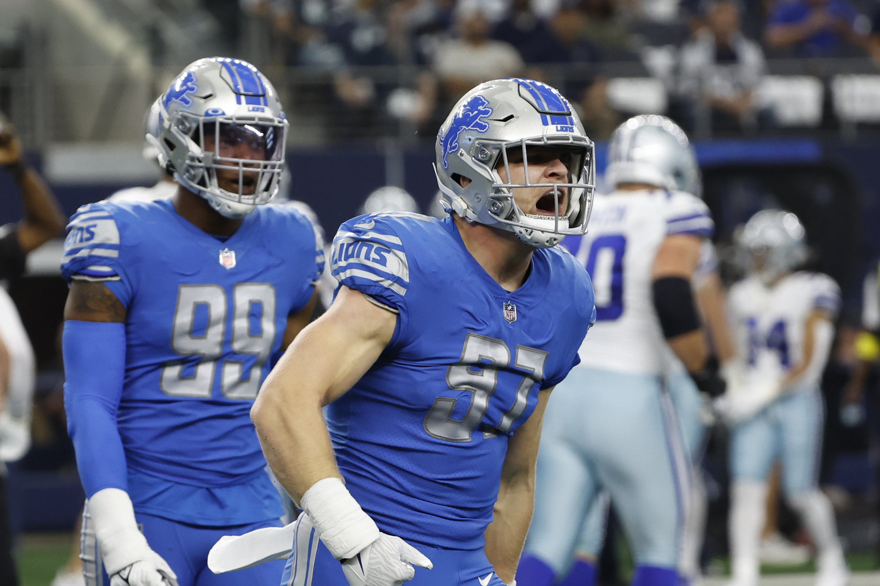 ARLINGTON, TX - OCTOBER 23: Detroit Lions safety DeShon Elliott (5) warms  up before the game between the Dallas Cowboys and the Detroit Lions on  October 23, 2022 at AT&T Stadium in