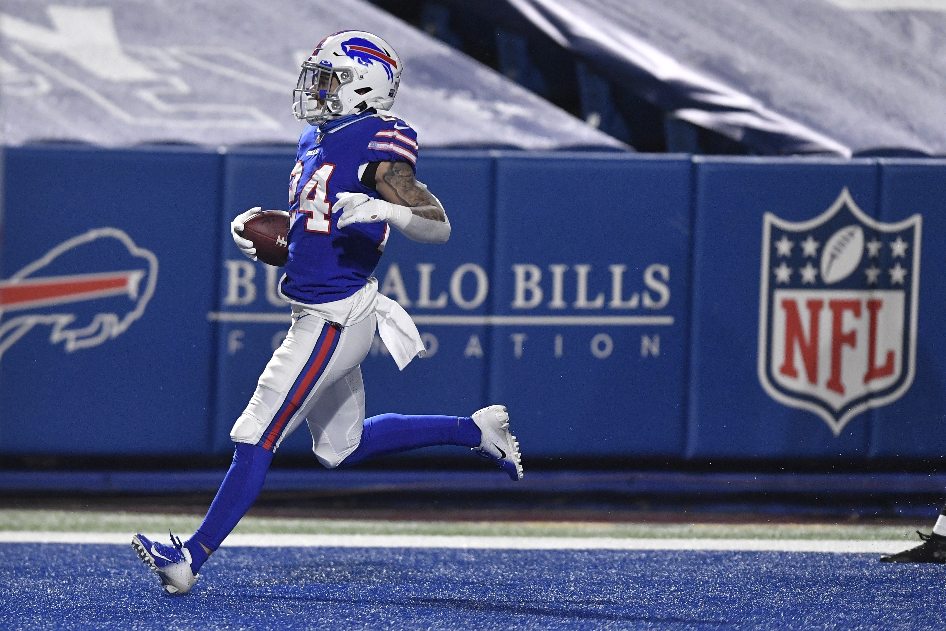 Devin Singletary injury: Bills RB goes down on opening drive, but back in  Week 13 game - DraftKings Network