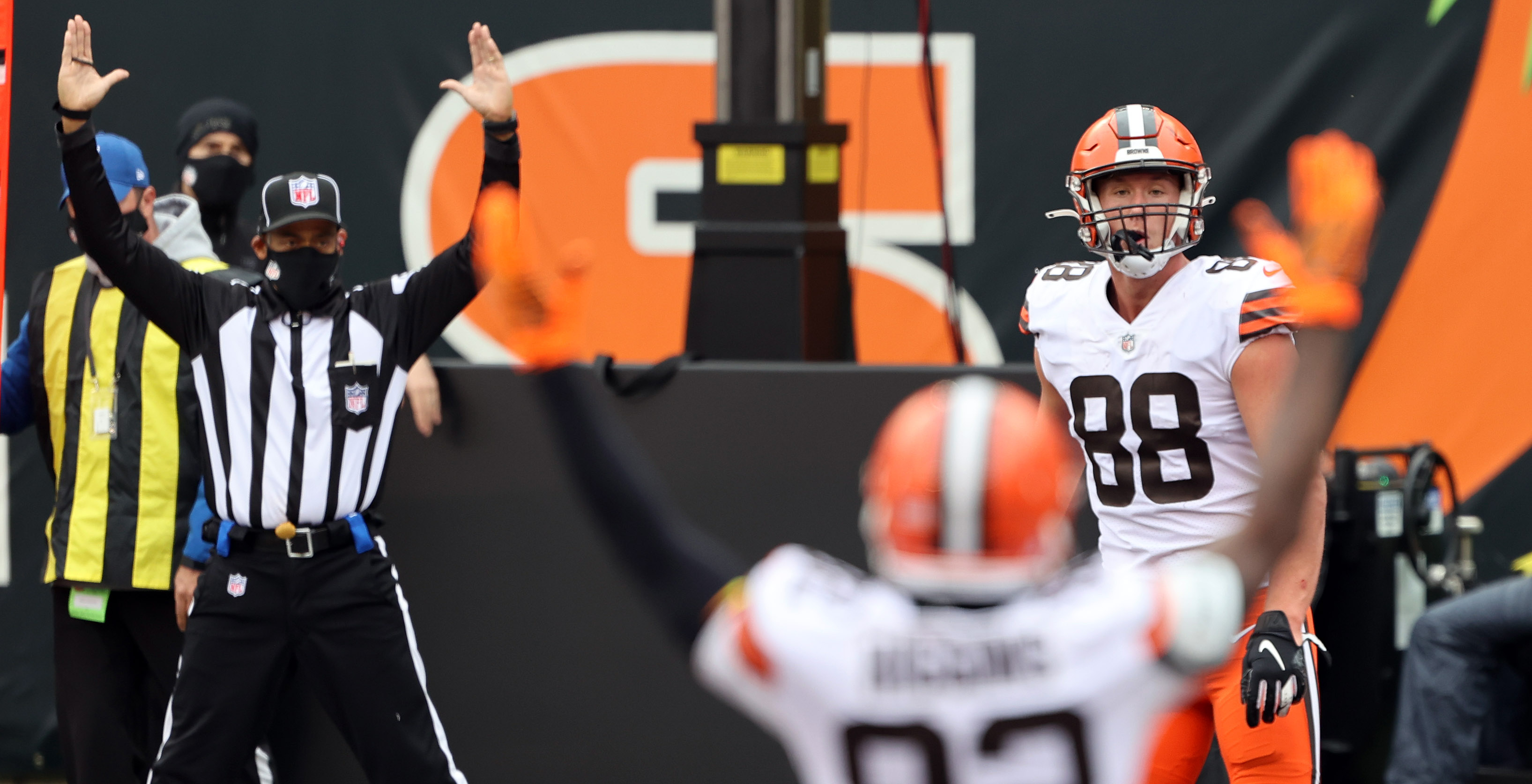 tight end Harrison Bryant of the Cleveland Browns catches the ball