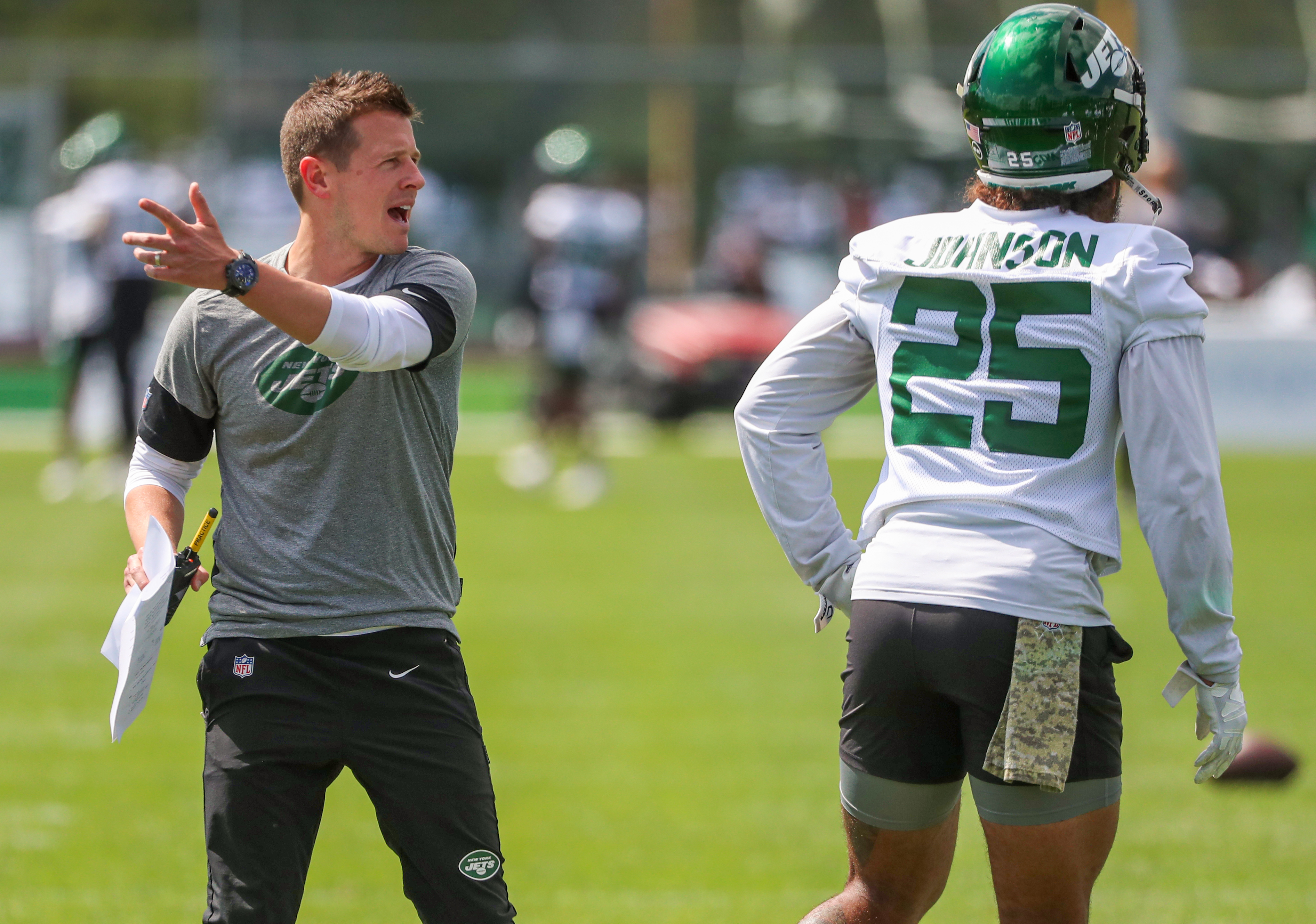 New York Jets' Mekhi Becton shows up to work in a Michael Myers mask