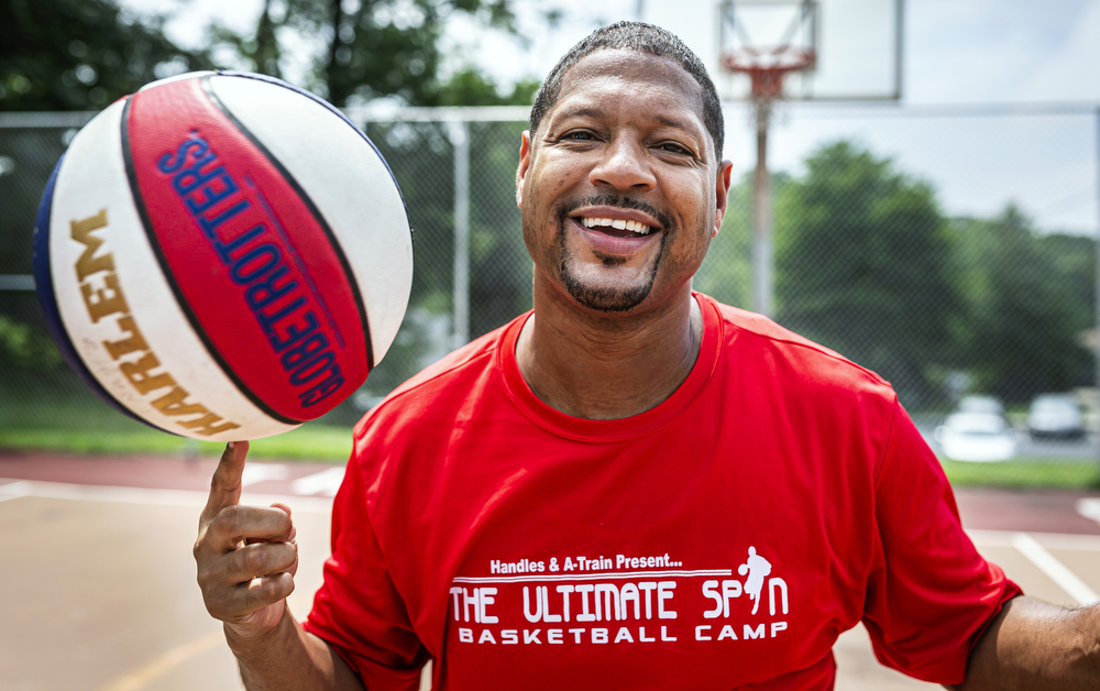 Famous Harlem Globetrotter to coach children in Martinsville