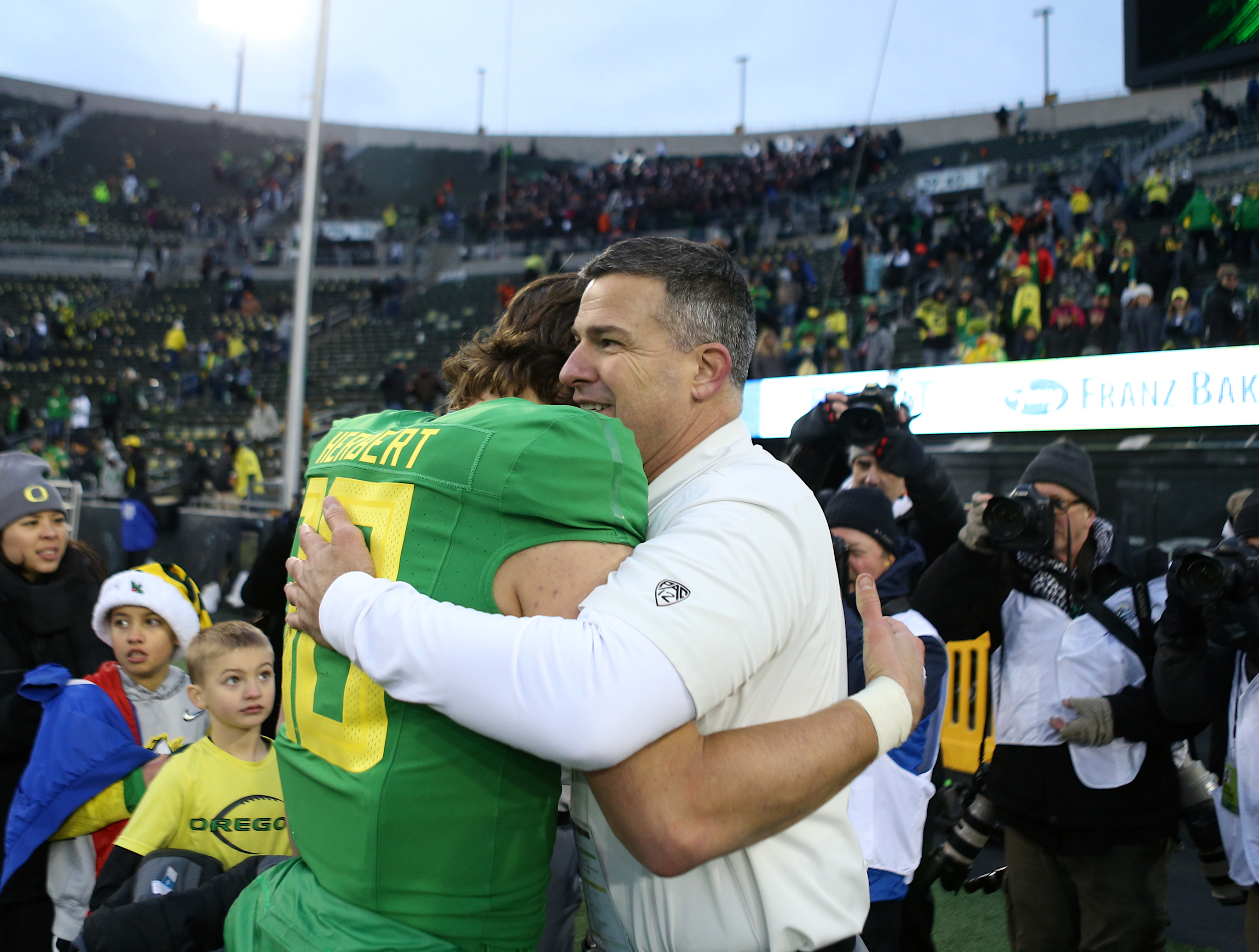 Oregon's Mario Cristobal, Justin Herbert have hilarious take on