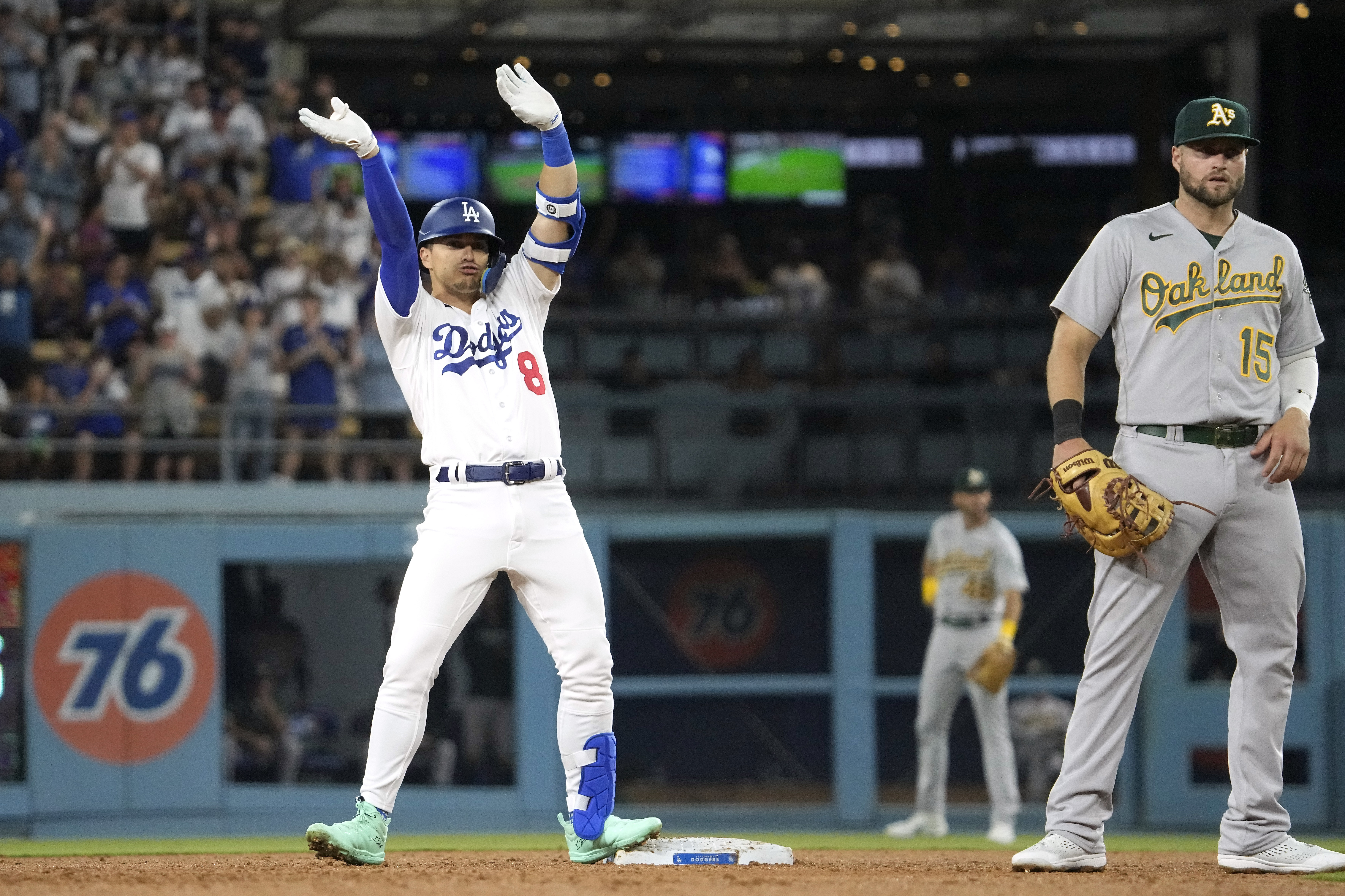 Ex-Red Sox Kiké Hernández has big hit, now hitting .308 so far with Dodgers  