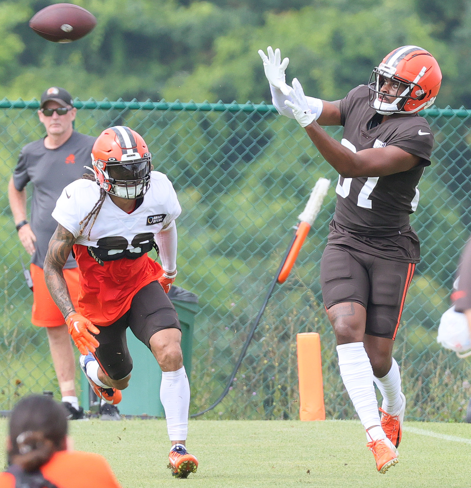 Cleveland Browns wide receiver David Bell takes part in drills at the NFL  football team's practice facility Tuesday, June 6, 2023, in Berea, Ohio.  (AP Photo/Ron Schwane Stock Photo - Alamy