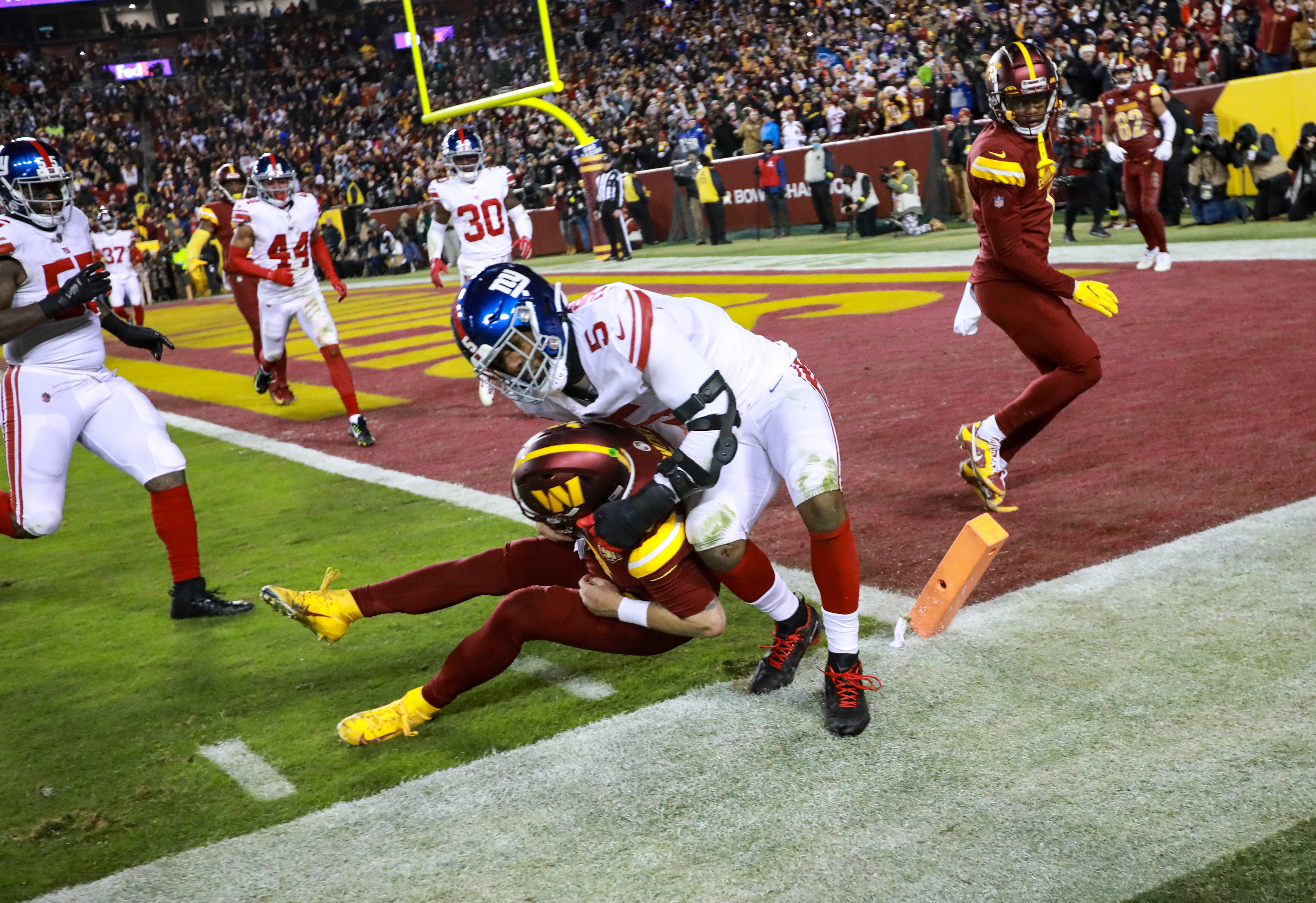 Video: Seahawks offensive line shuts down Giants rookie Kayvon Thibodeaux -  Field Gulls