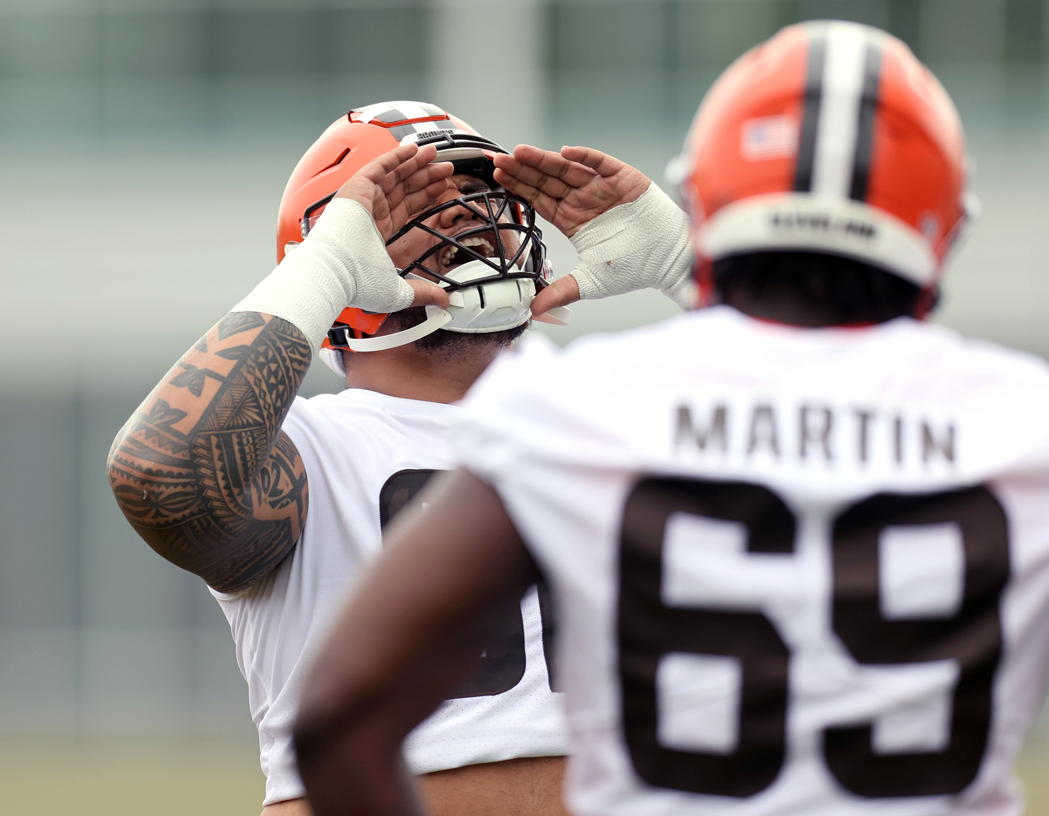 Cleveland Browns rookie Dorian Thompson-Robinson passes the ball during the  NFL football team's rookie minicamp in Berea, Ohio, Friday, May 12, 2023.  (AP Photo/Phil Long Stock Photo - Alamy