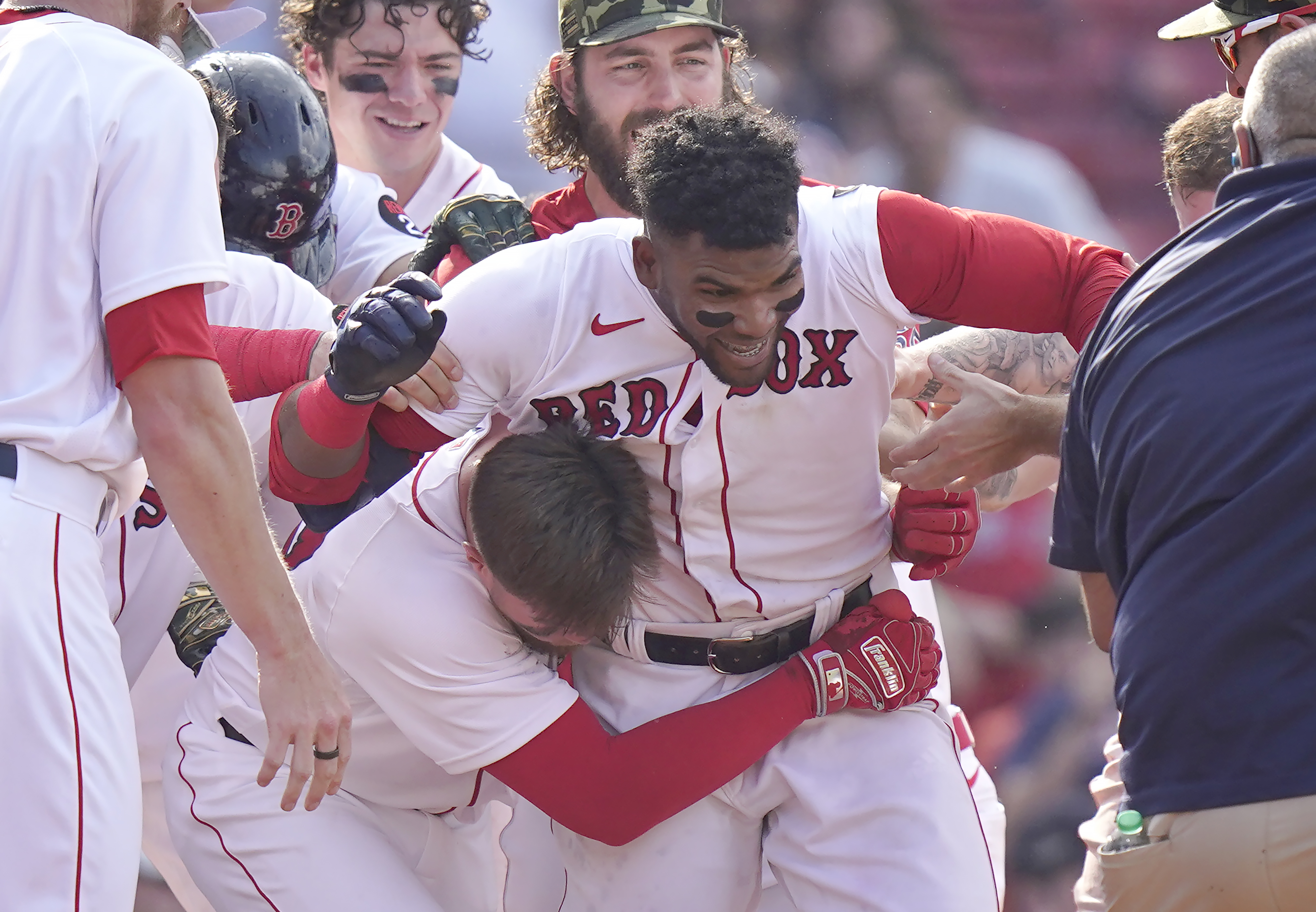 Christian Vazquez, Red Sox soak up walk-off victory - The Boston Globe