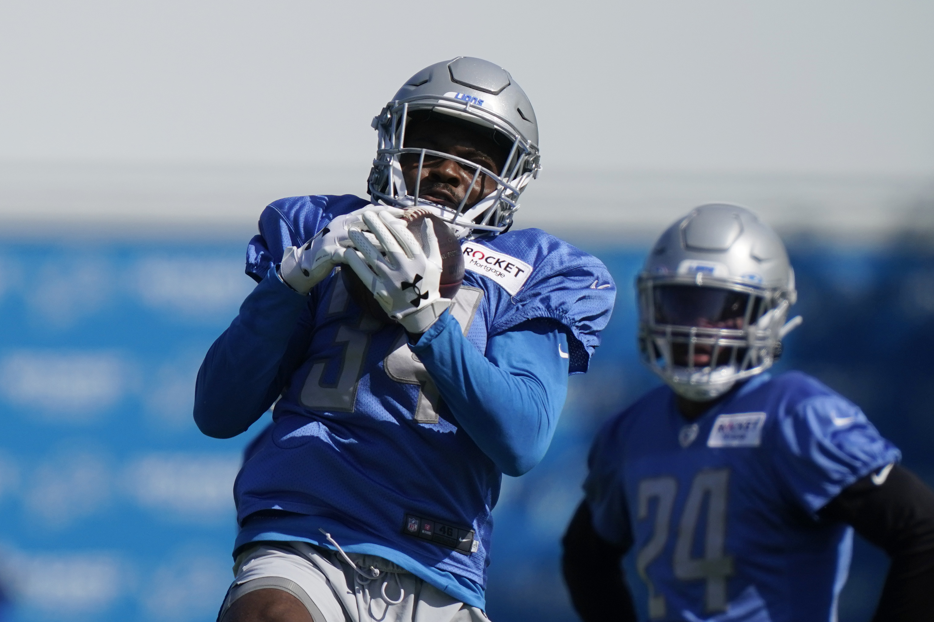 Kerryon Johnson Jokes With Fan Who Got His Jersey Instead Of Calvin's