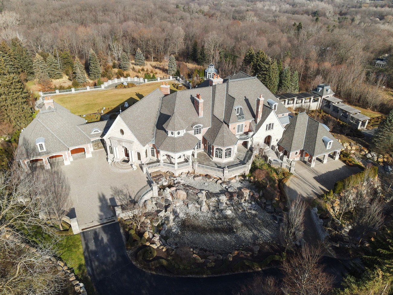 Michigan mansion at 1558 Dutton Road in Oakland Township