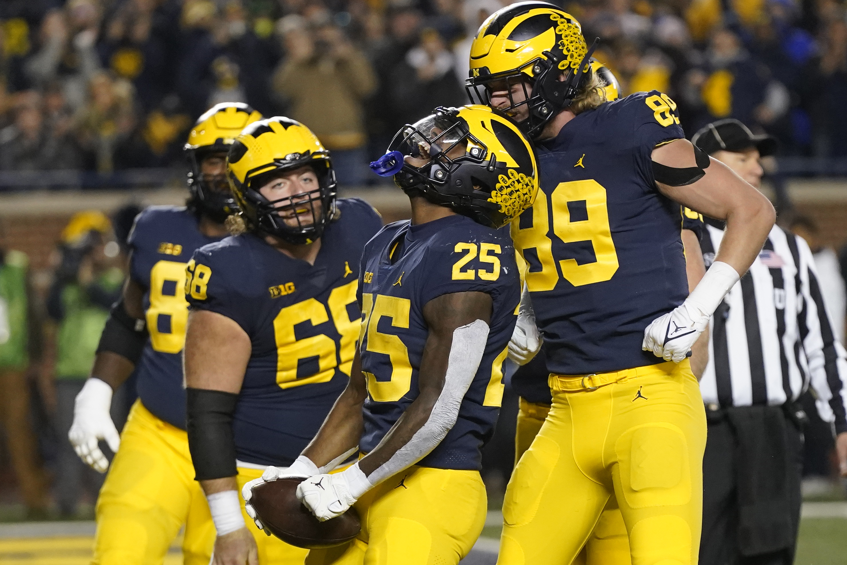 Hassan Haskins shoulders role as Michigan s primary run option