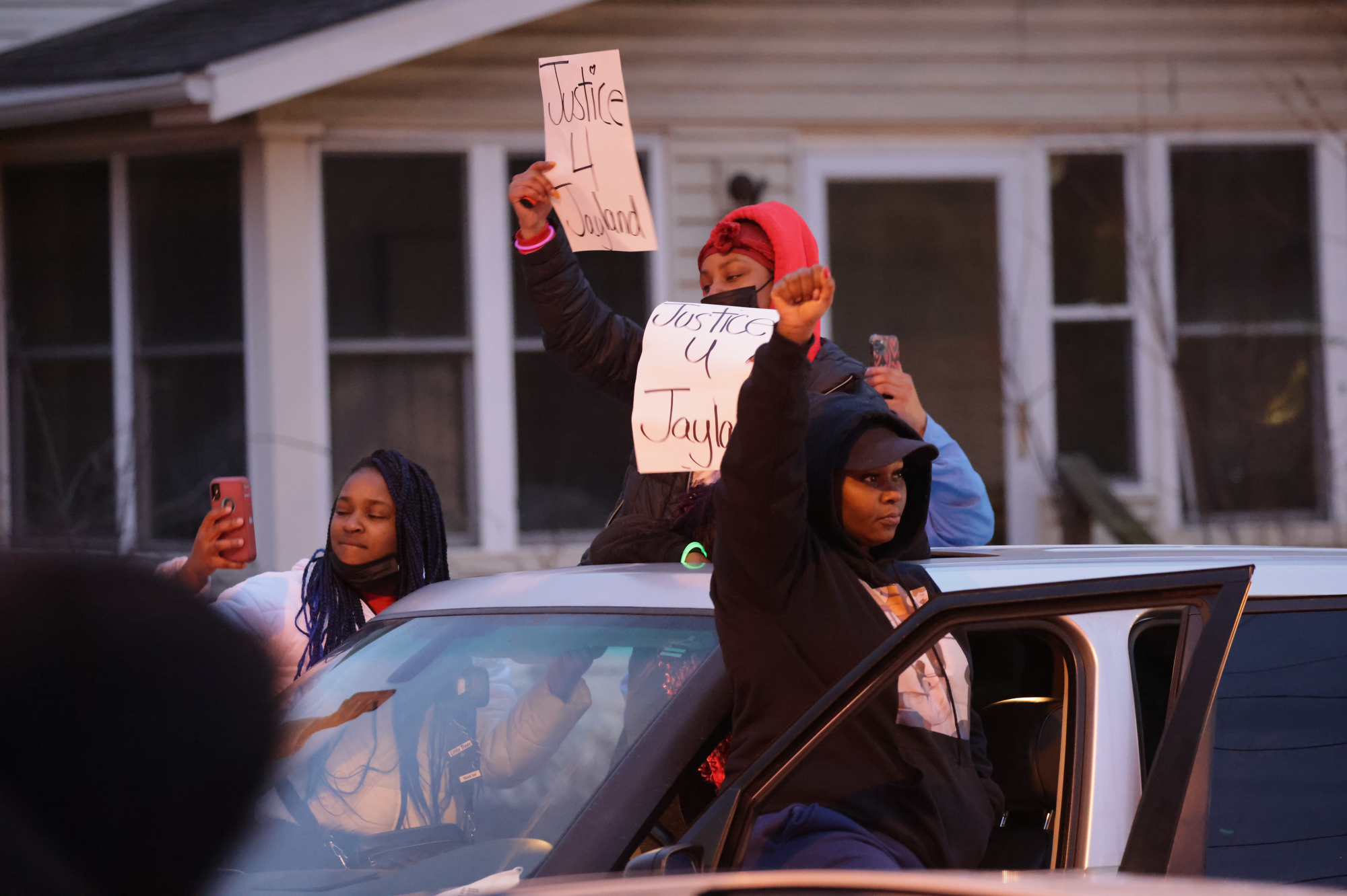 Jayland Walker grand jury decision press conference and protest ...