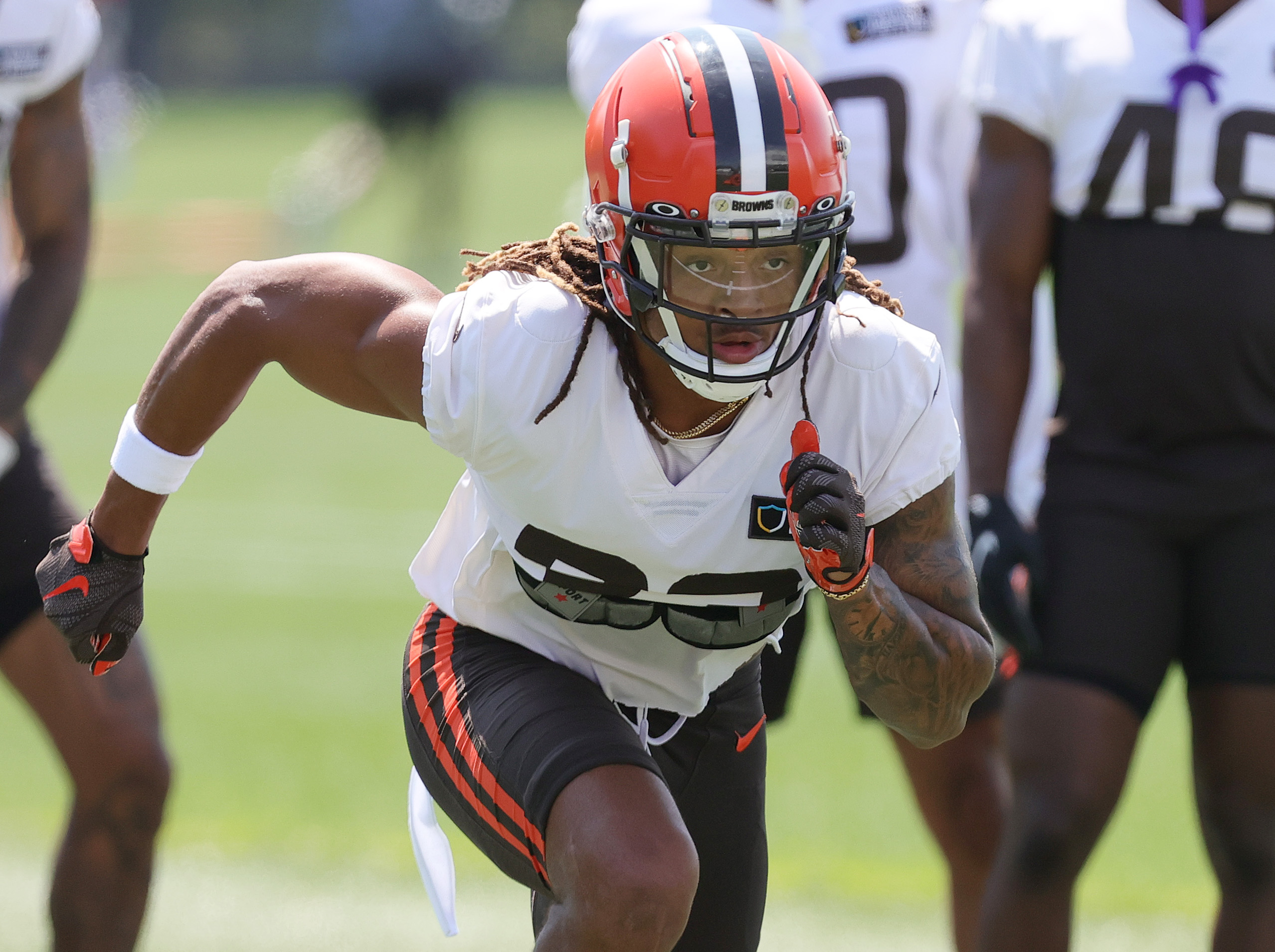 Cleveland Browns safety Ronnie Hickman Jr. (33) intercepts a pass