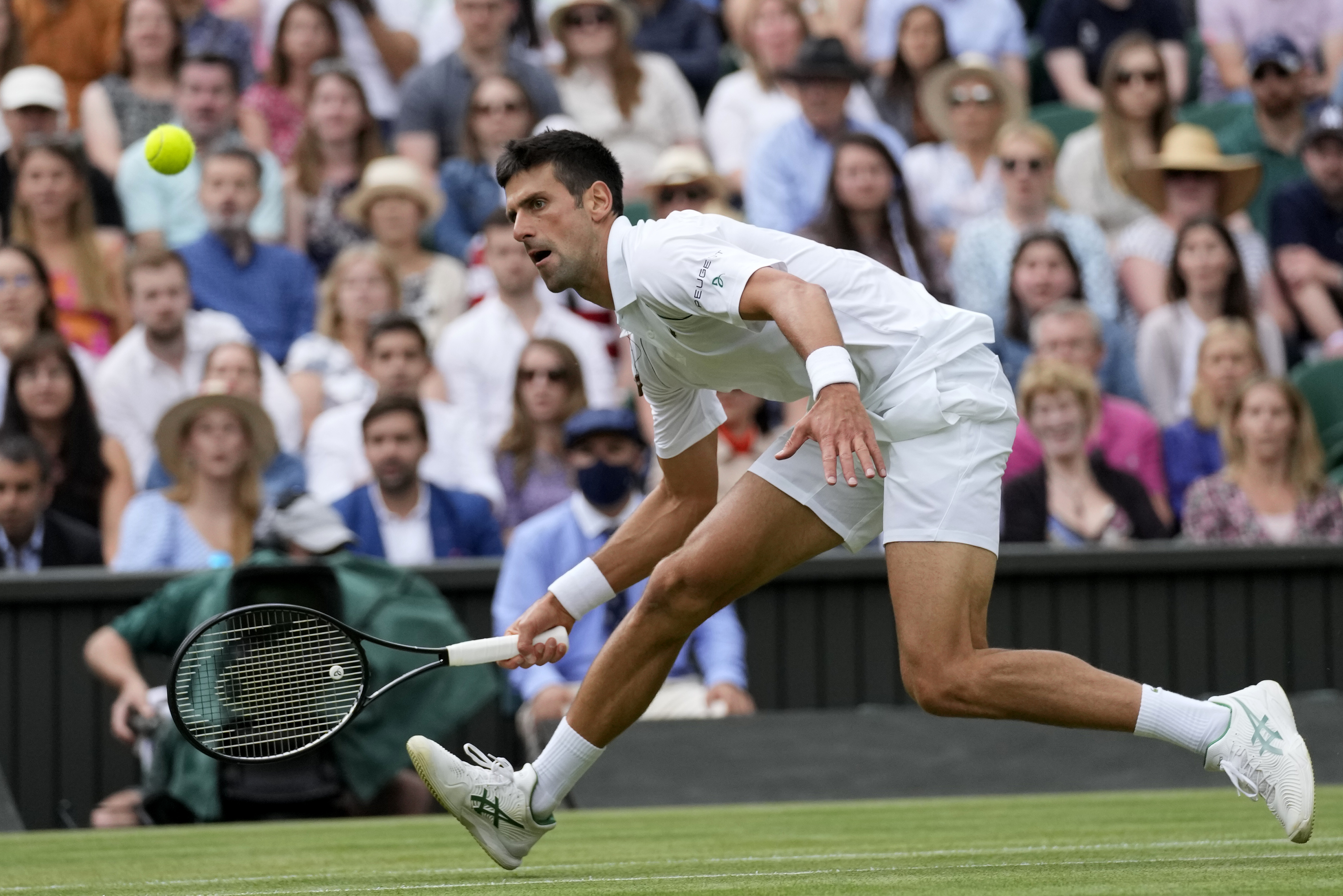 Fucsovics upsets Rublev in five to get a shot at Djokovic in the quarters