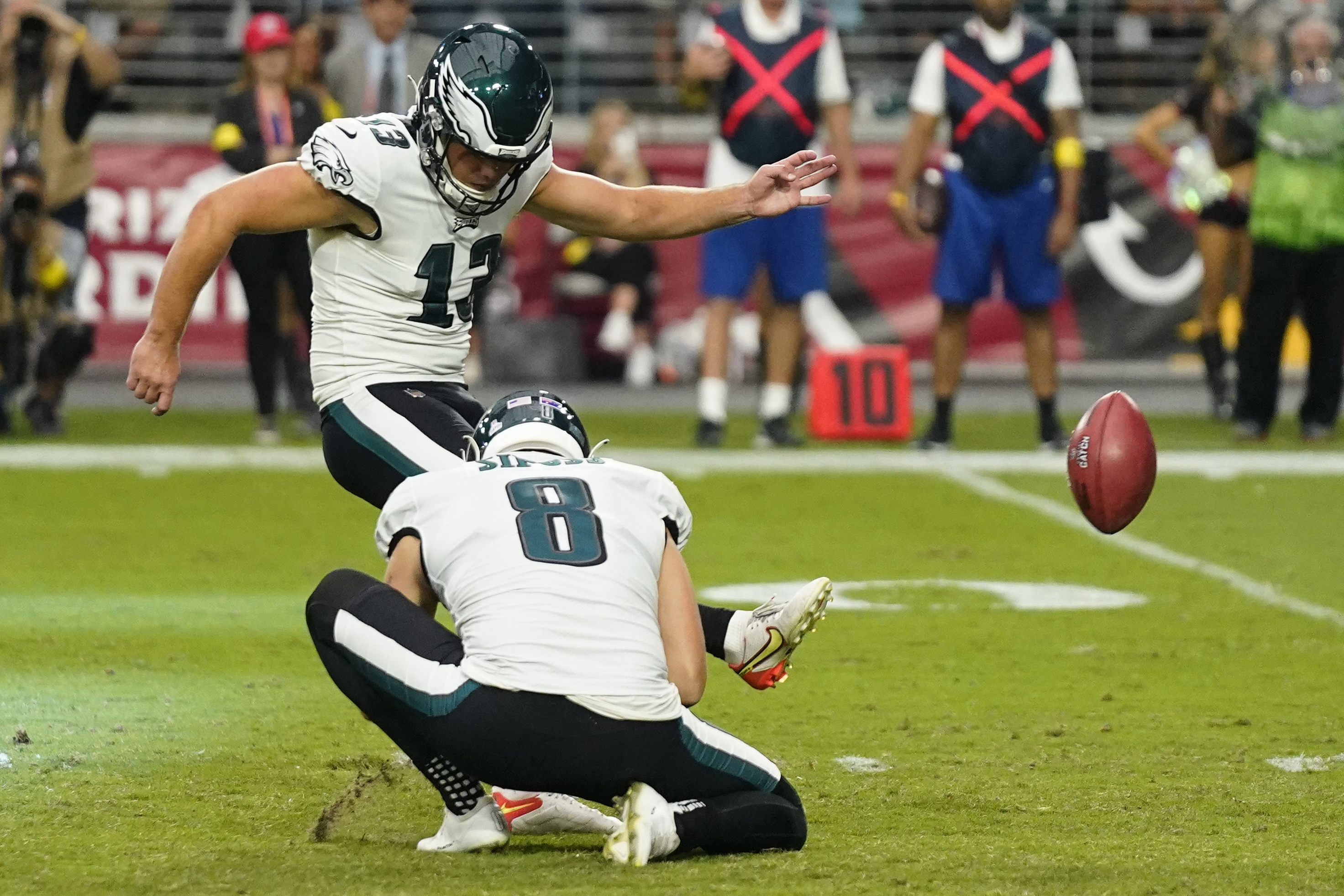 Philadelphia Eagles star risks Super Bowl suspension as punches fly  on-field mass brawl - Irish Mirror Online