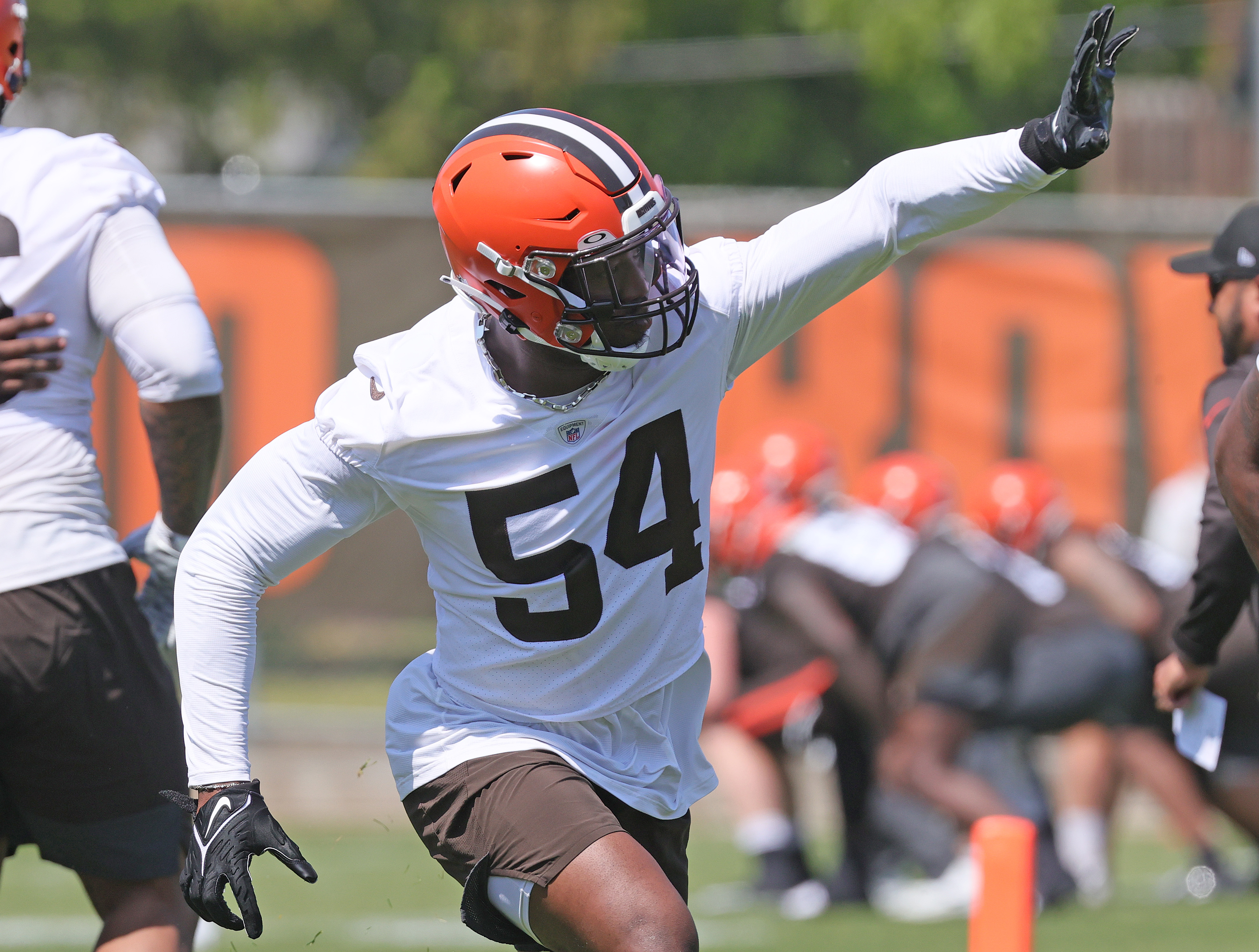 3 things to know about new Cleveland Browns DE Ogbonnia Okoronkwo