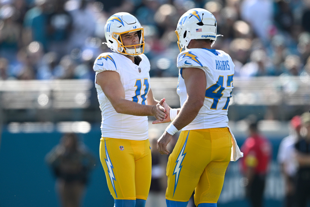 Los Angeles Chargers re-sign long snapper Josh Harris - al.com