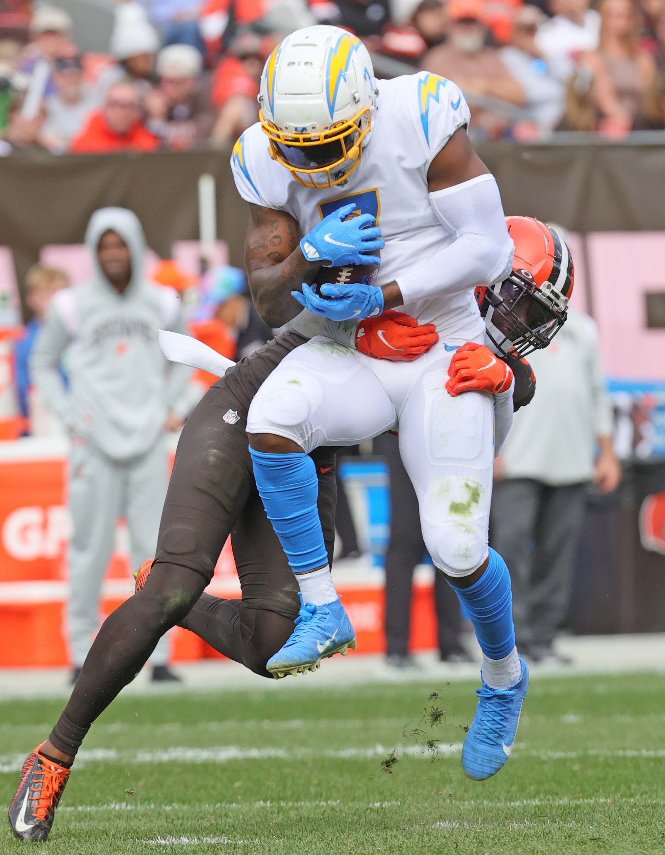 Browns vow to fix run defense after Chargers flatten them