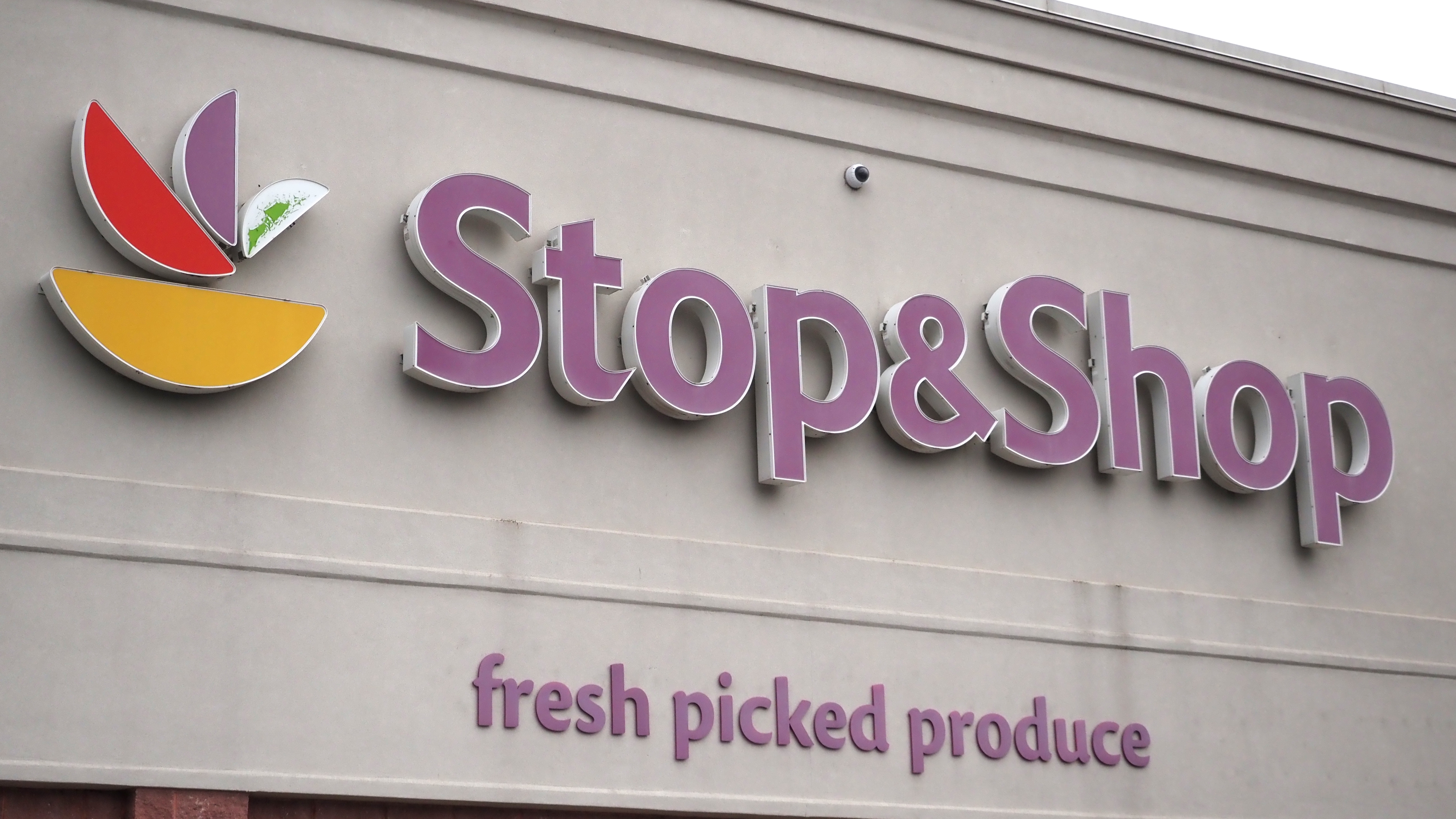 does stop & shop sell cigarettes Stop & Shop says it will no longer sell cigarettes, tobacco products