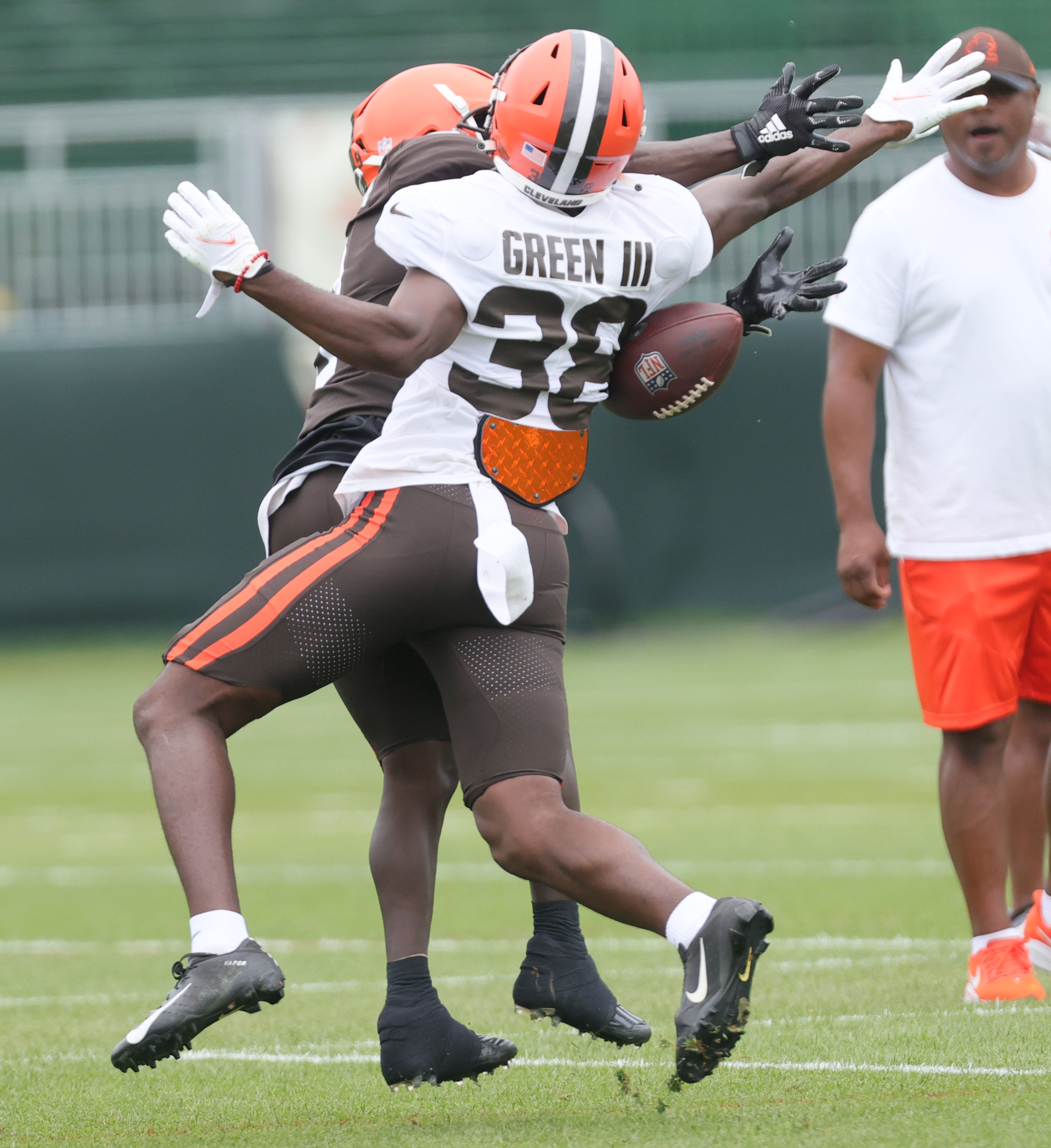 Jakeem Grant injury: Browns returner put in air cast on first play