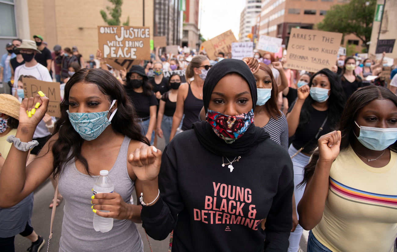 Protest in support of Black Lives Matter ends in dance to celebrate ...