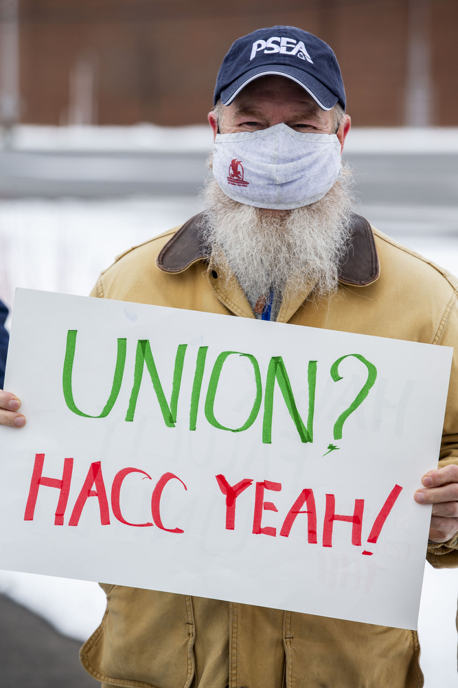 Rally held in support of unionizing HACC faculty 