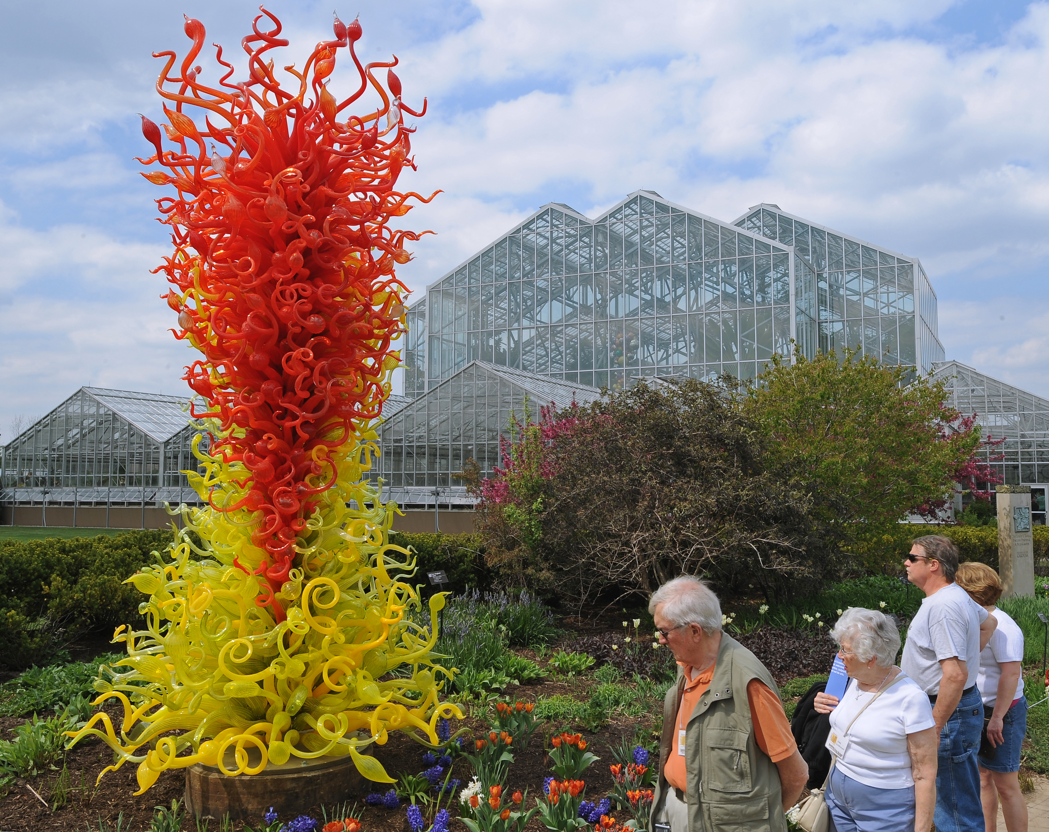 World-famous glass artist Dale Chihuly bringing exhibit to Grand
