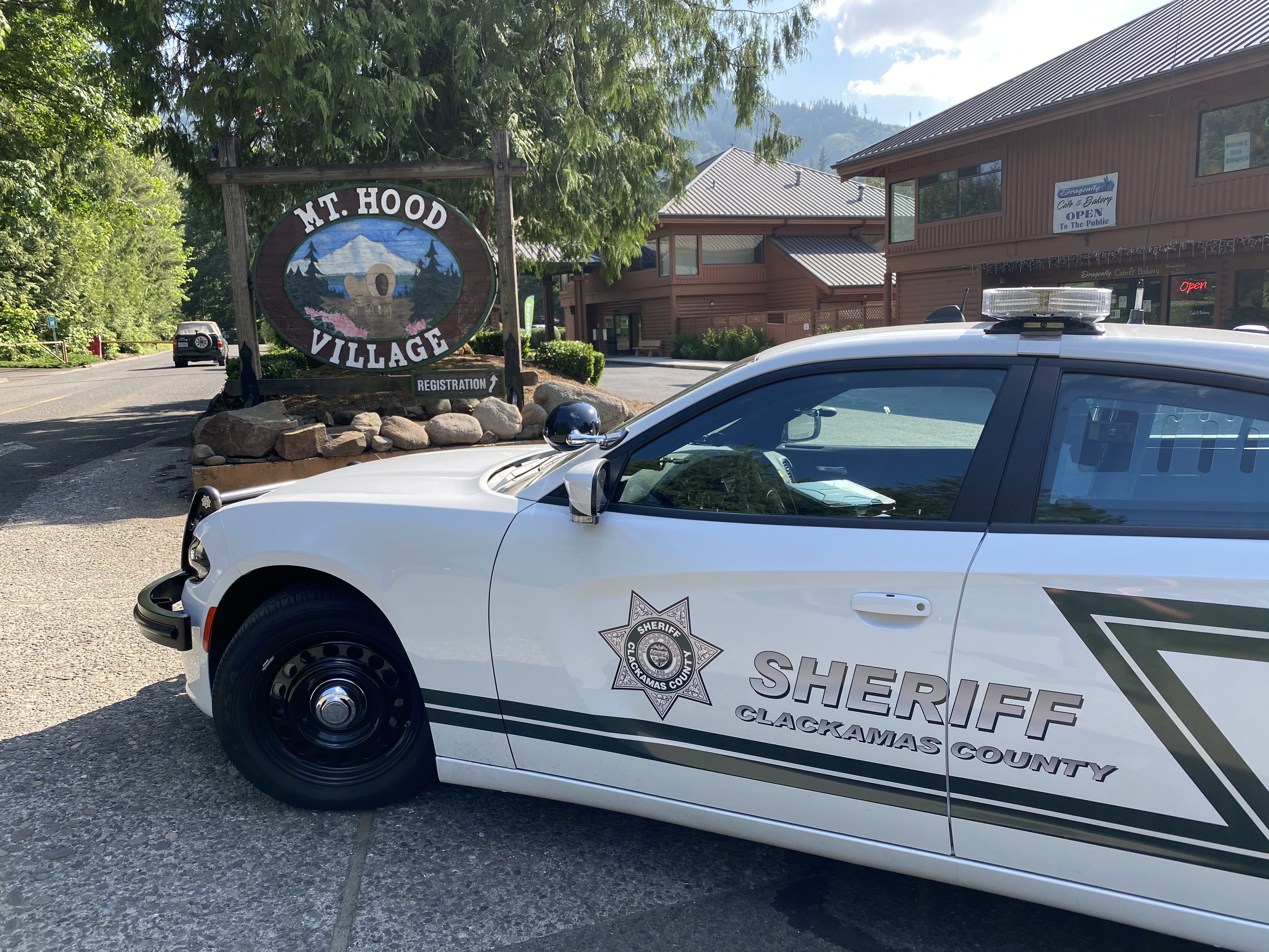 Man killed by officer, Clackamas County sheriff’s sergeant hurt after Welch...