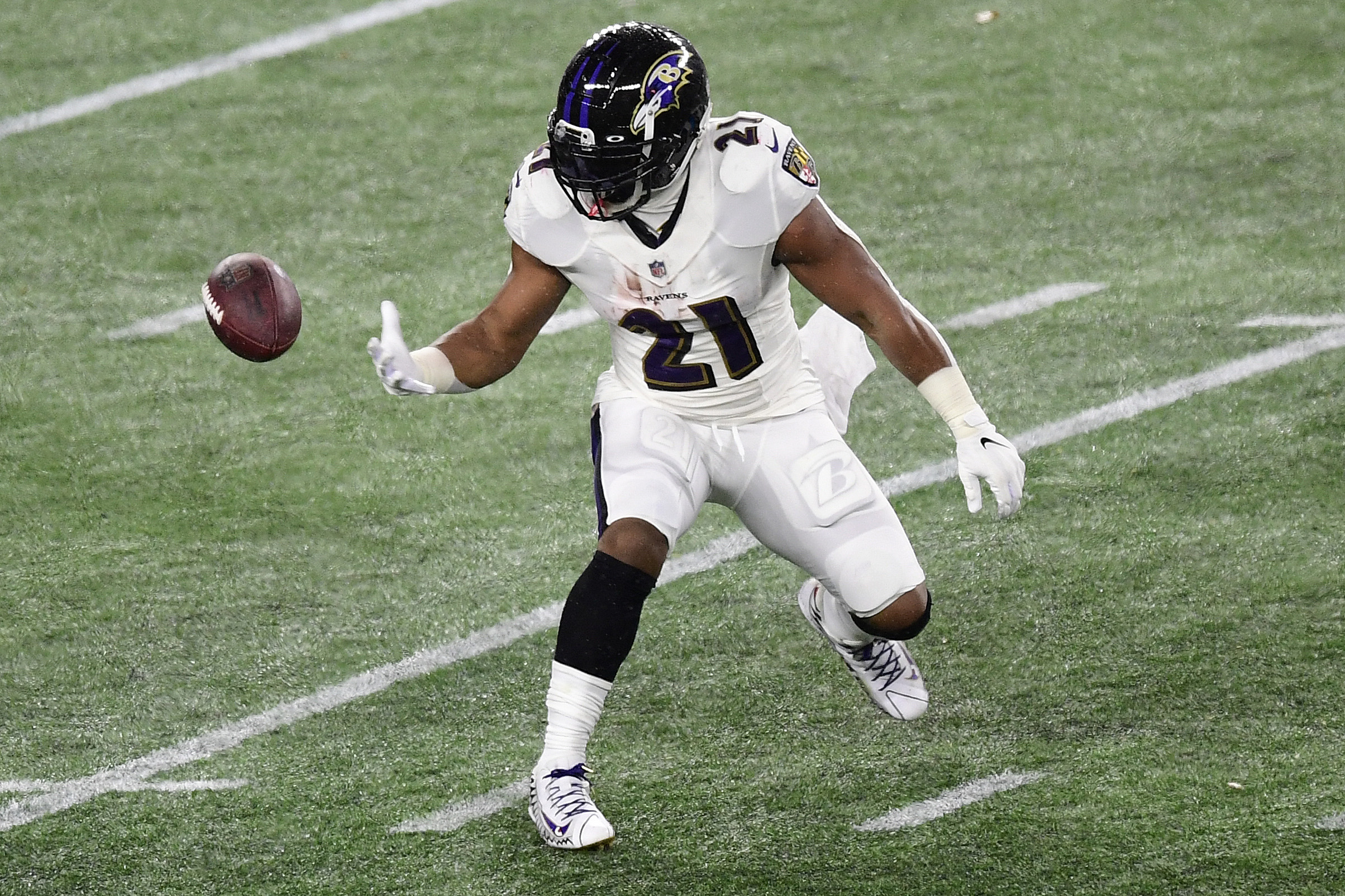 Cam Newton helps Patriots beat Ravens in rain and wind