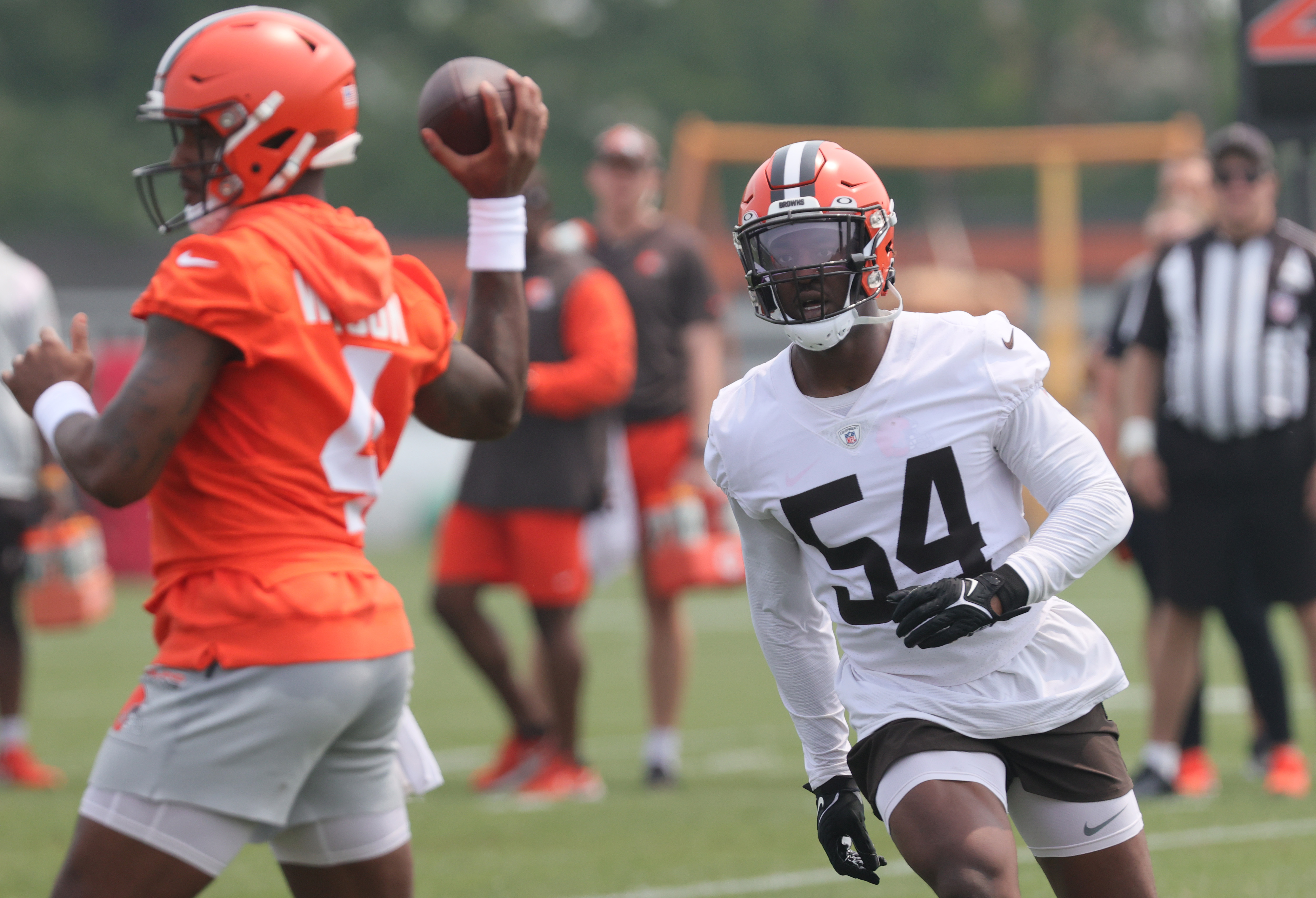 Cleveland Browns defensive end Ogbo Okoronkwo (54) rushes against