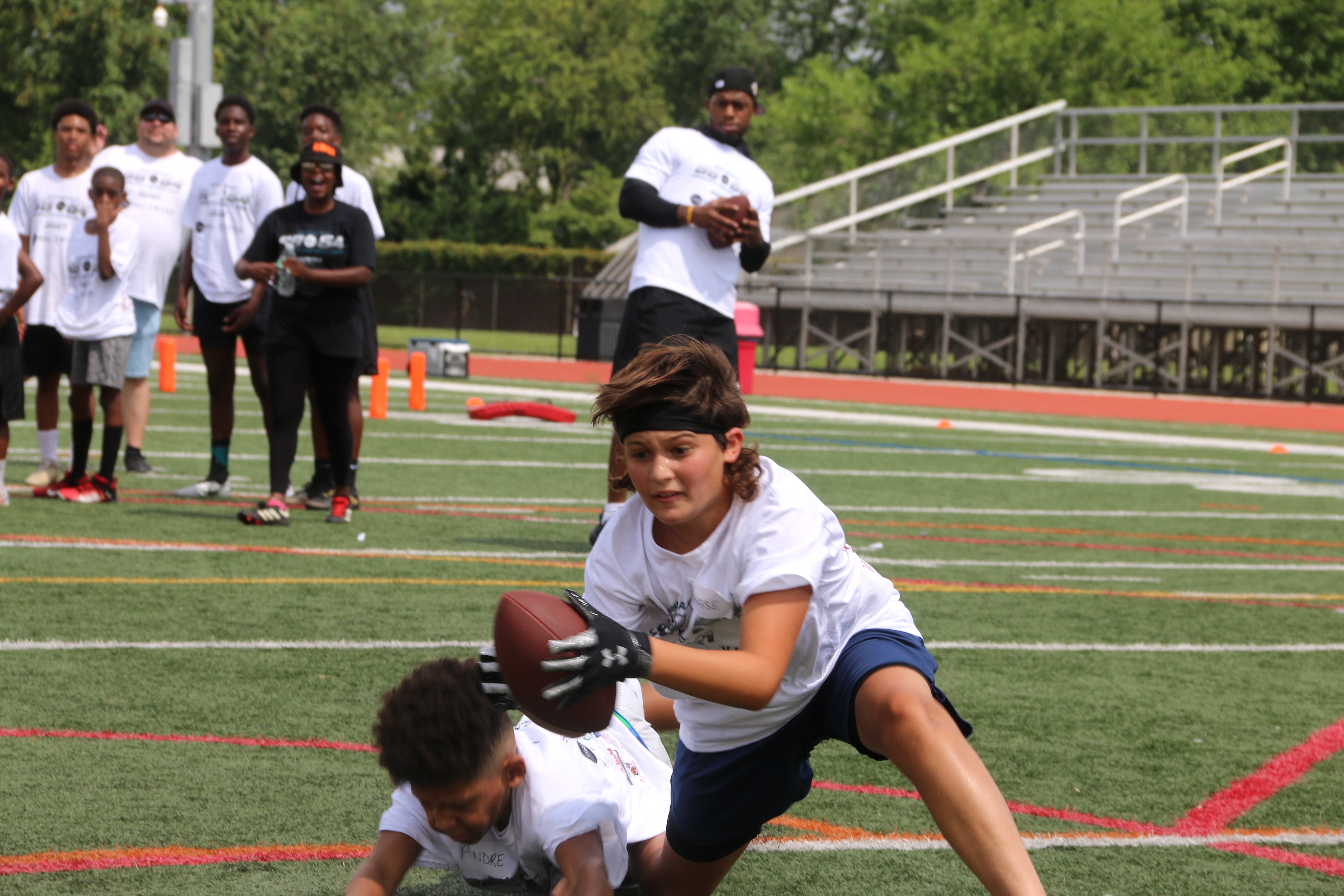 Eagles' Shaun Bradley hosts football camp 