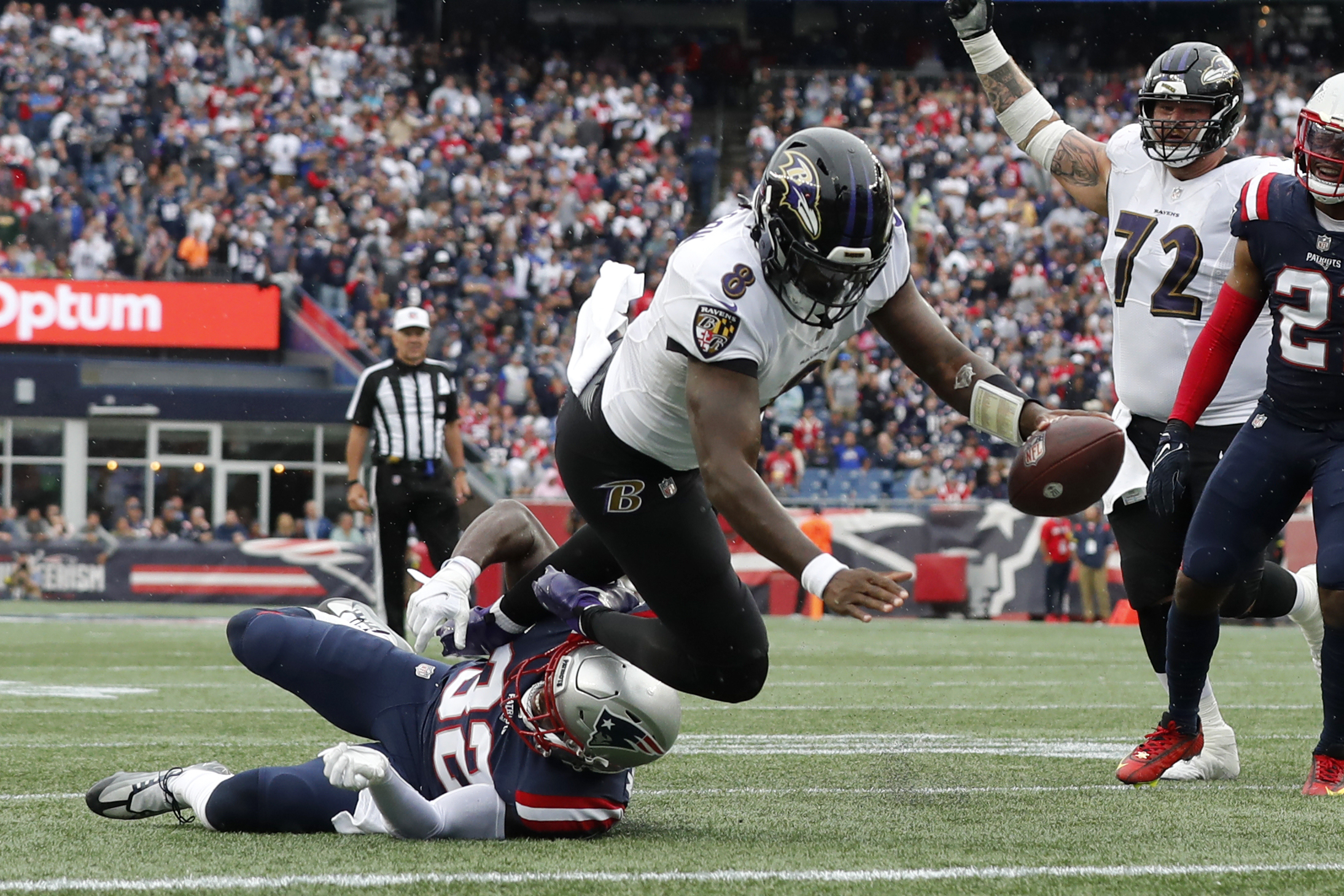 Lamar Jackson totals 5 touchdowns in win over turnover-happy Patriots