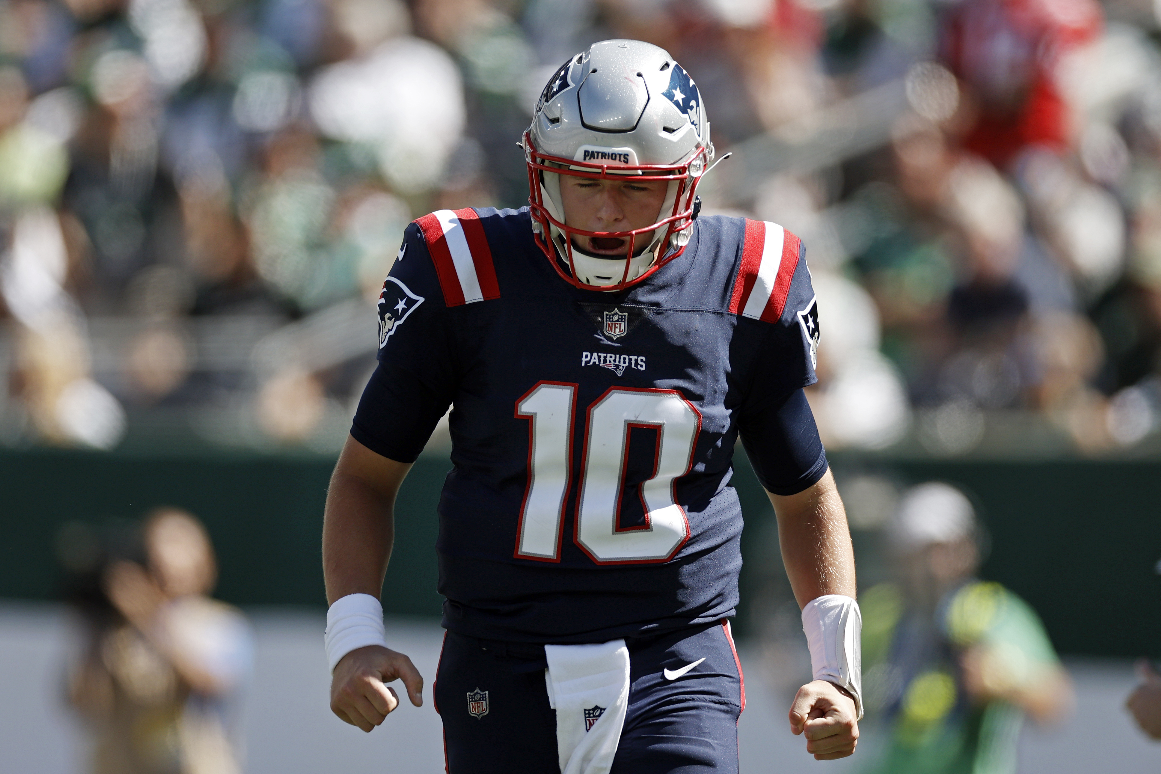 Mac Jones outplays Zach Wilson as Patriots thump Jets, 25-6 (7 up